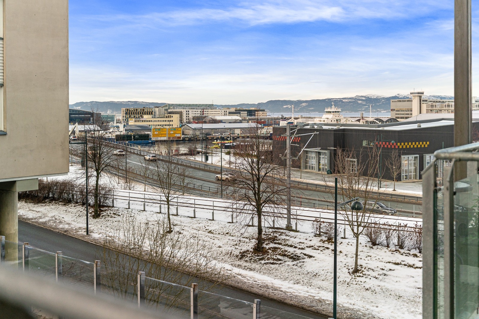 Like ved leiligheten finner du bussforbindelser som tar deg byen rundt. Galleribilde