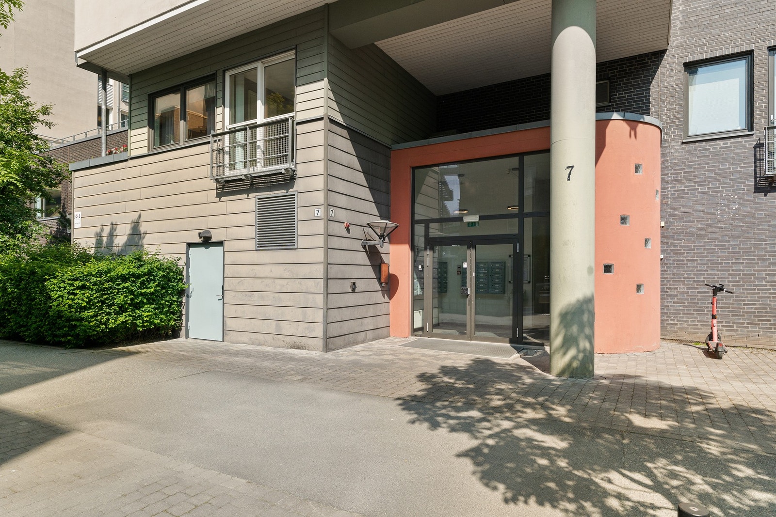 Inngangsparti. Galleribilde