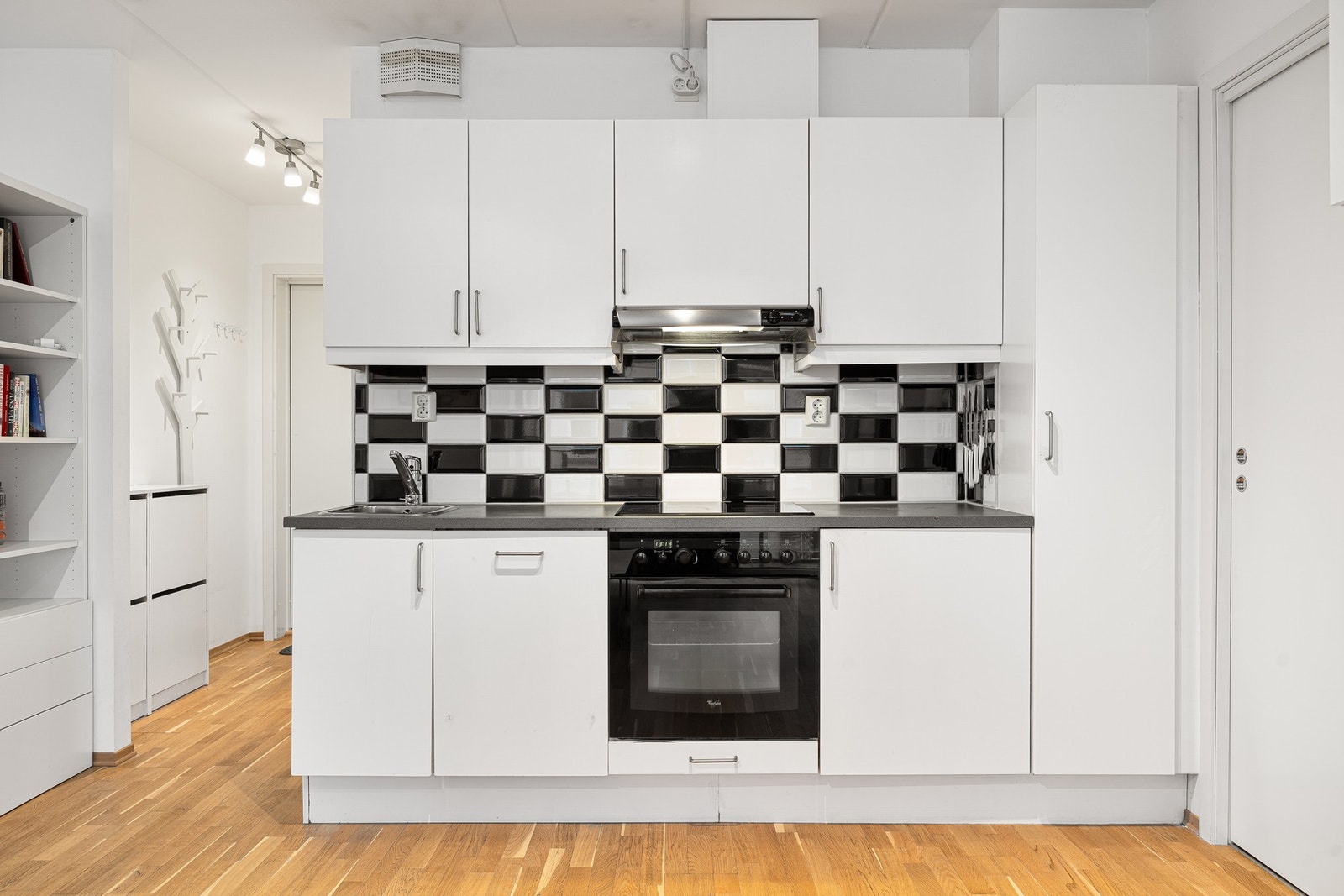 Pent kjøkken som har fått tilstandsgrad 1 (TG1) av takstmann og fremgår av god standard. Galleribilde