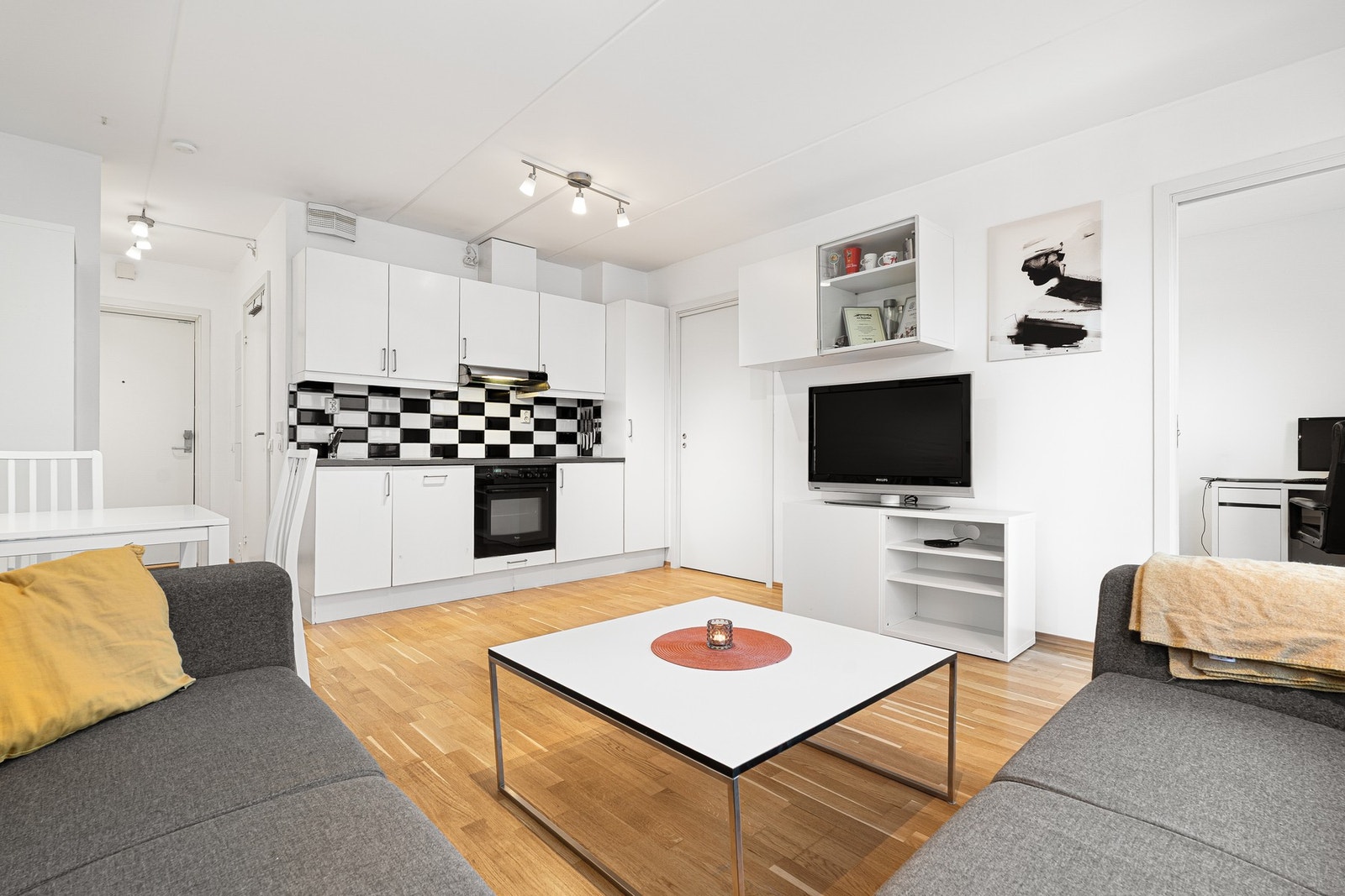 En pen og moderne 2-roms med populær beliggenhet på Solsiden. Galleribilde