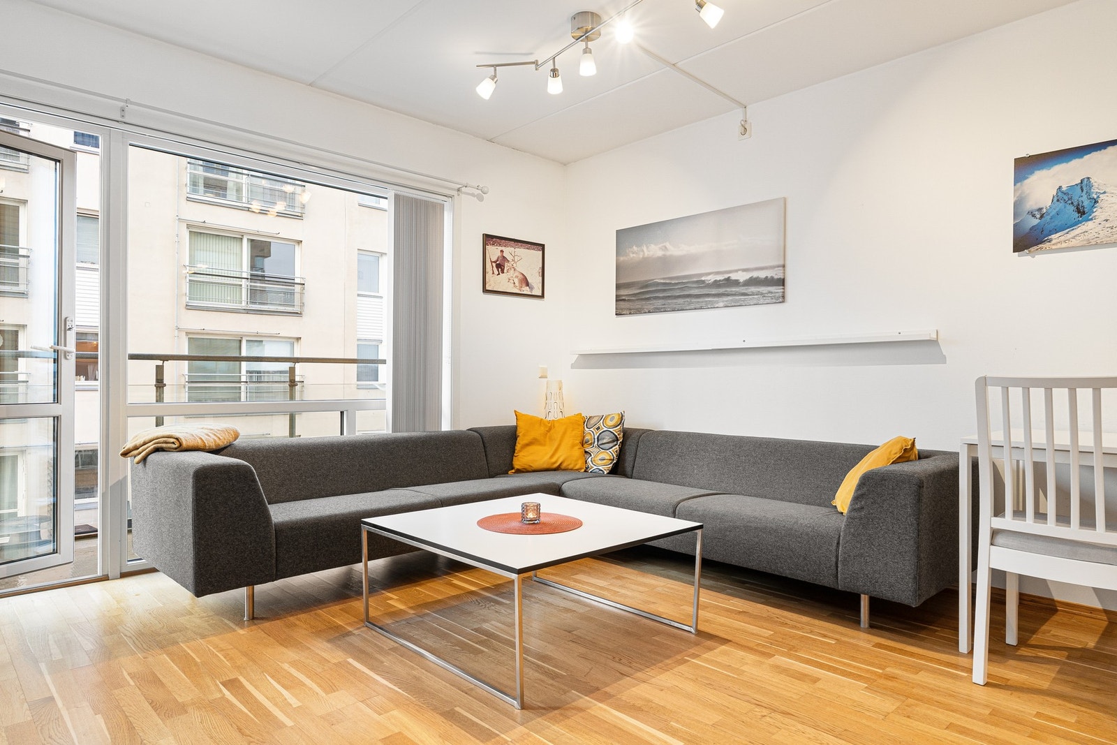 Byggeåret er 2006 og leiligheten overholder en gjennomgående god standard. Galleribilde