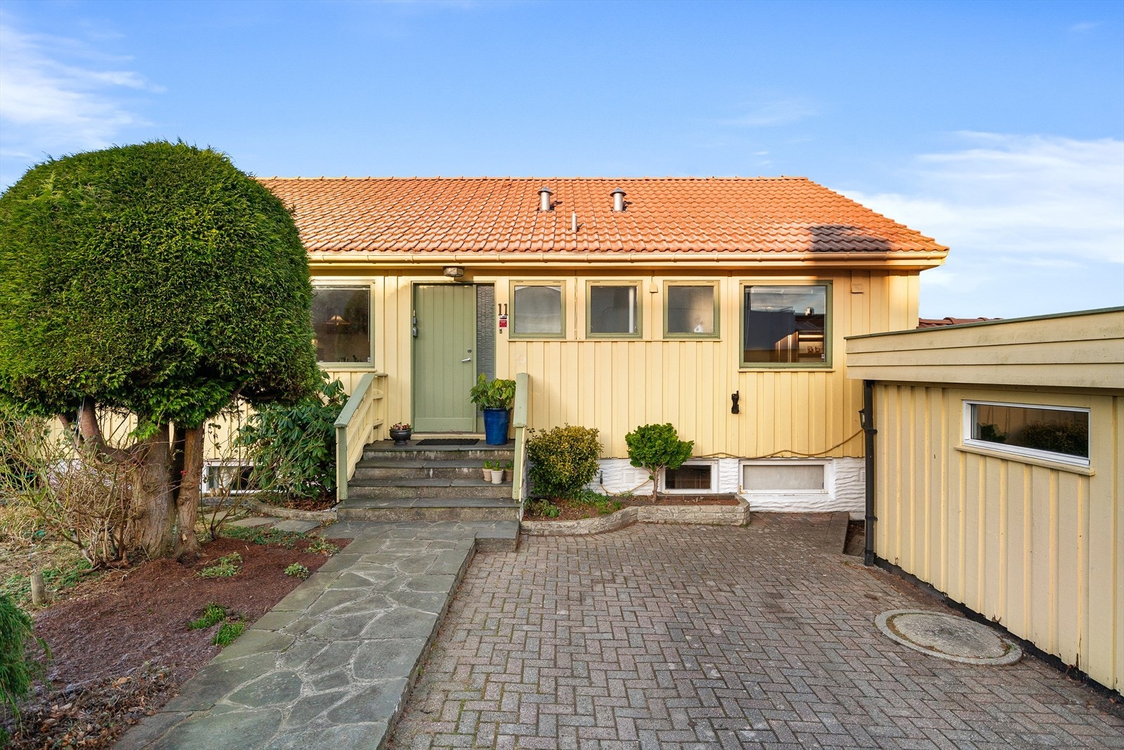 Innbydende inngangsparti med god adkomst. Galleribilde