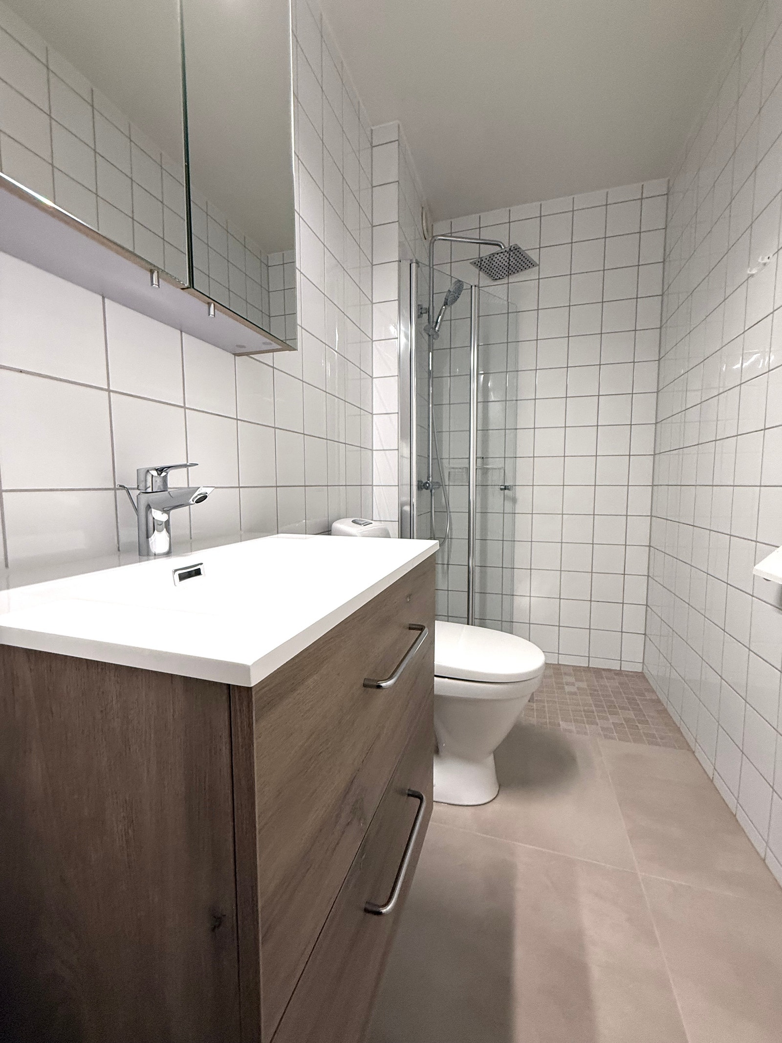 Nytt bad med dusjhjørne. Galleribilde