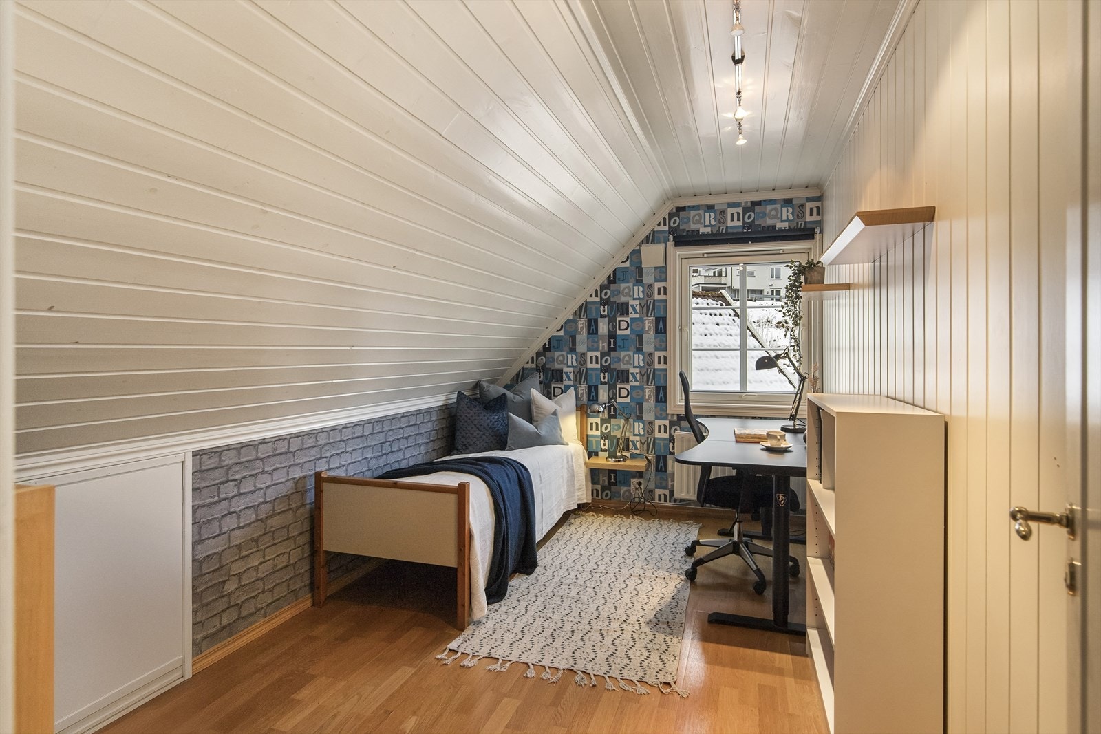 Soverom nr 3 i 2. etasje har plass til seng og oppbearing. Galleribilde