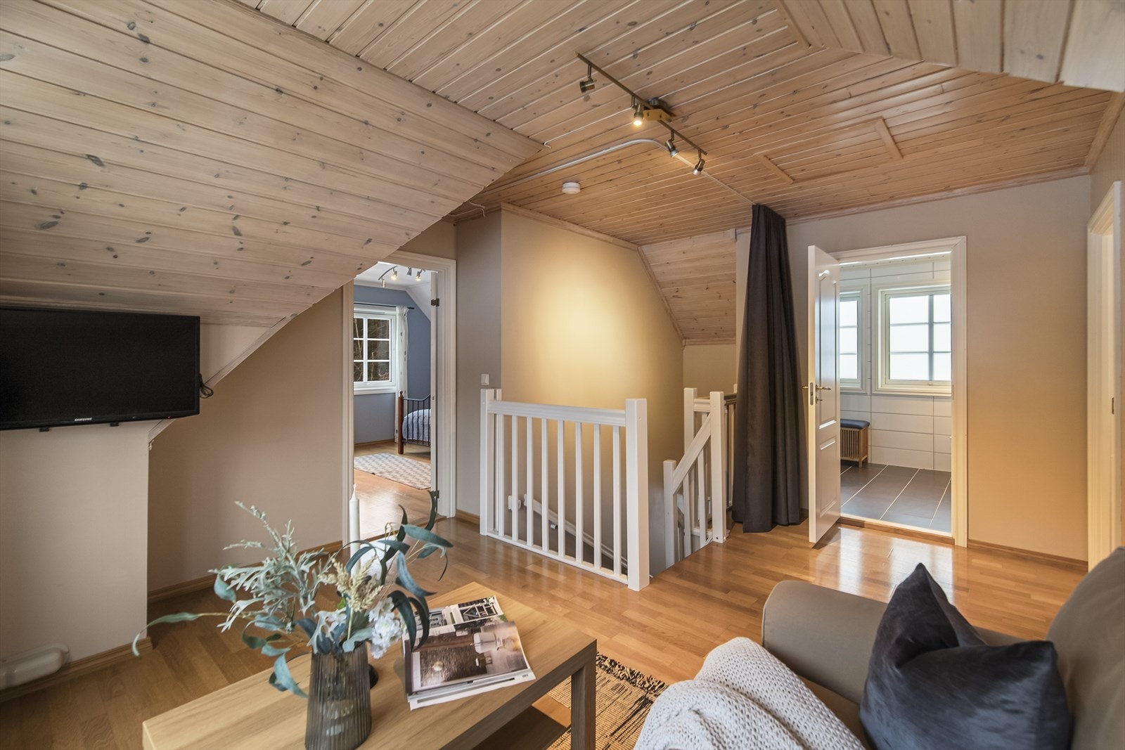 I 2. etasje finner man også de 3 resterende soverommene i huset og bad nr 2. Galleribilde