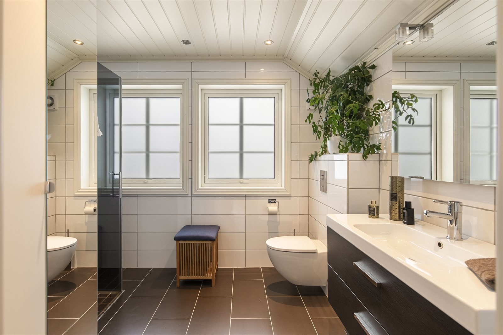 Bad i 2. etasje fra 2013 da ark på huset ble bygget på. Galleribilde