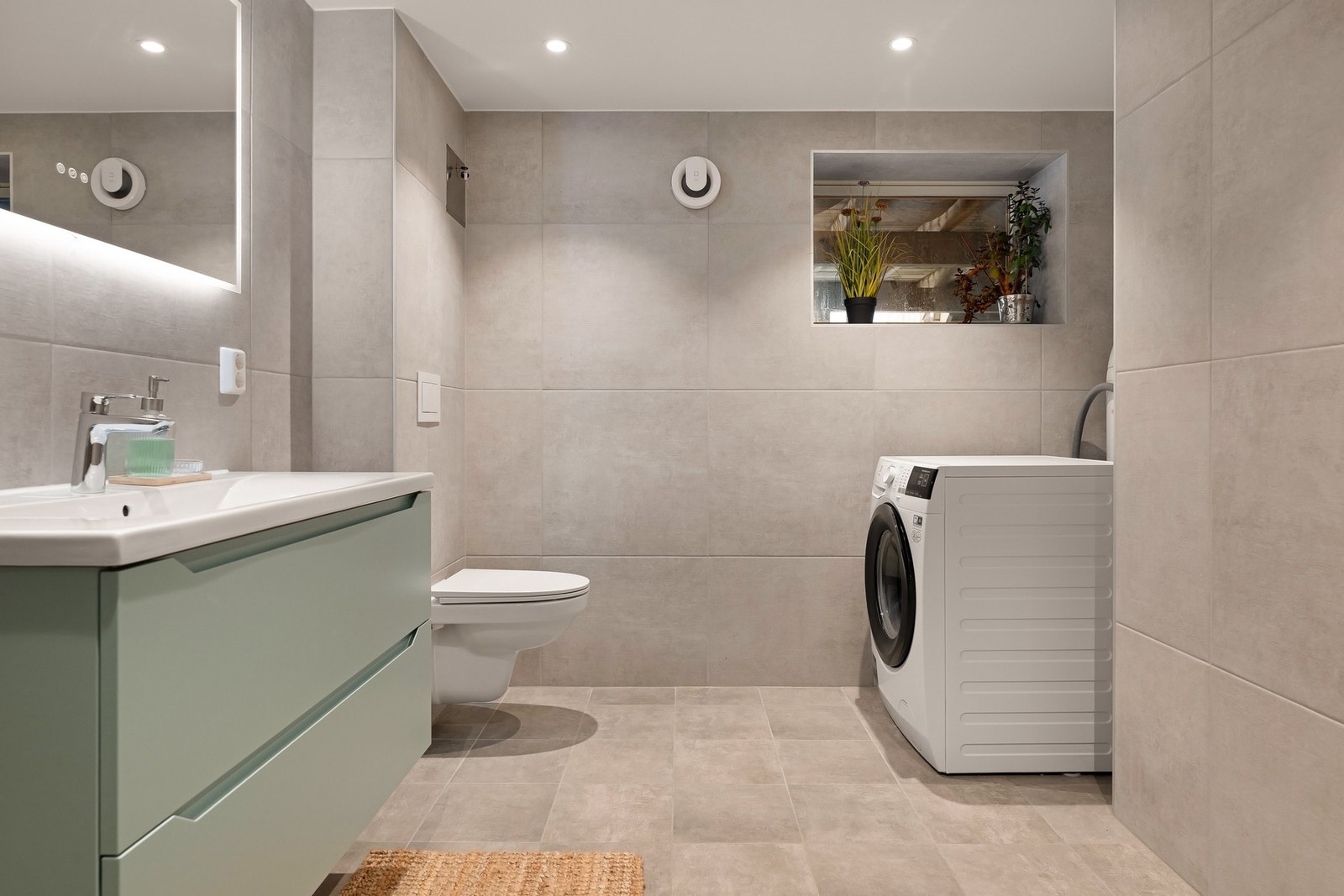 Badet er både romslig og lekkert Galleribilde