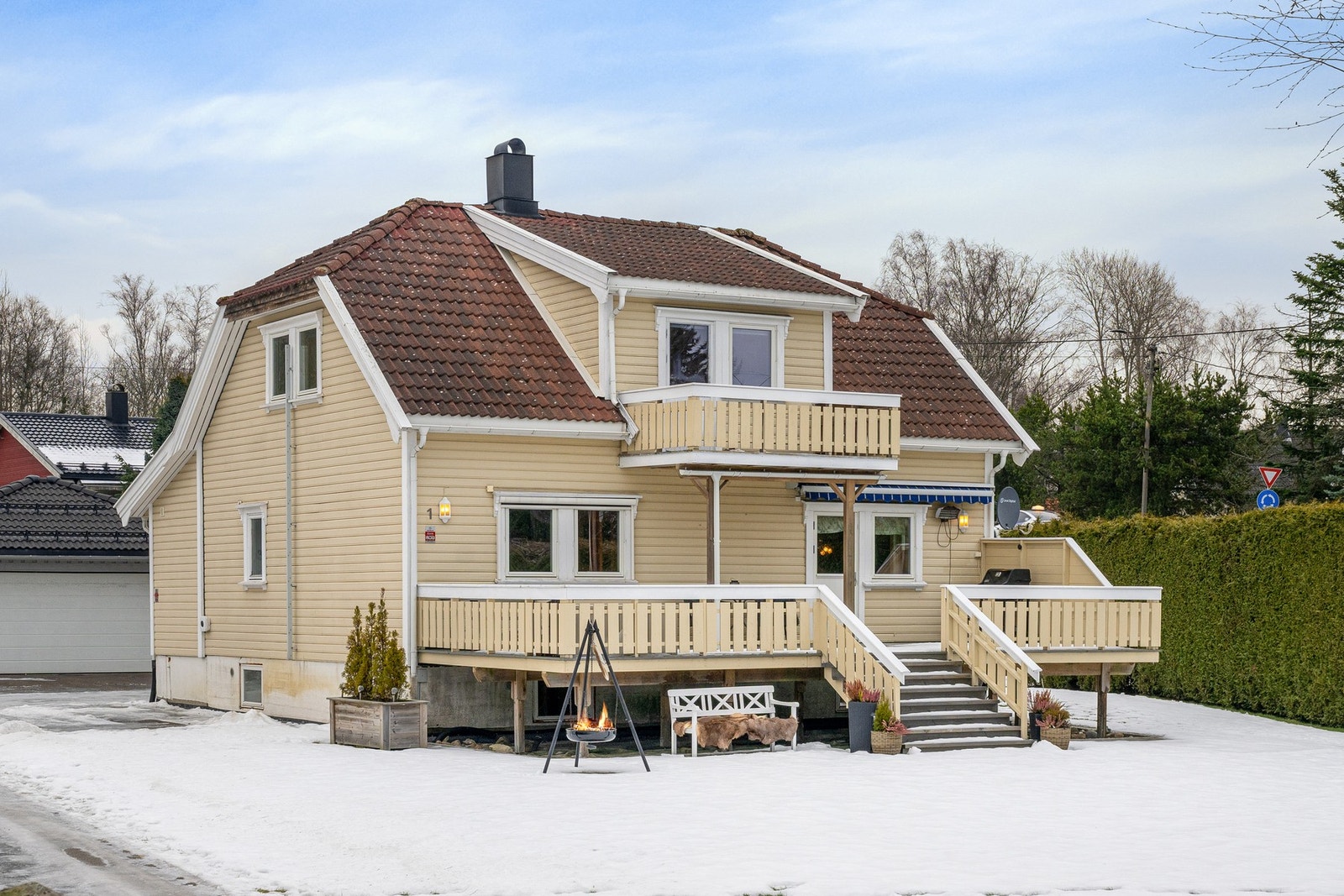 Klassisk og innbydende enebolig med dobbelgarasje Galleribilde