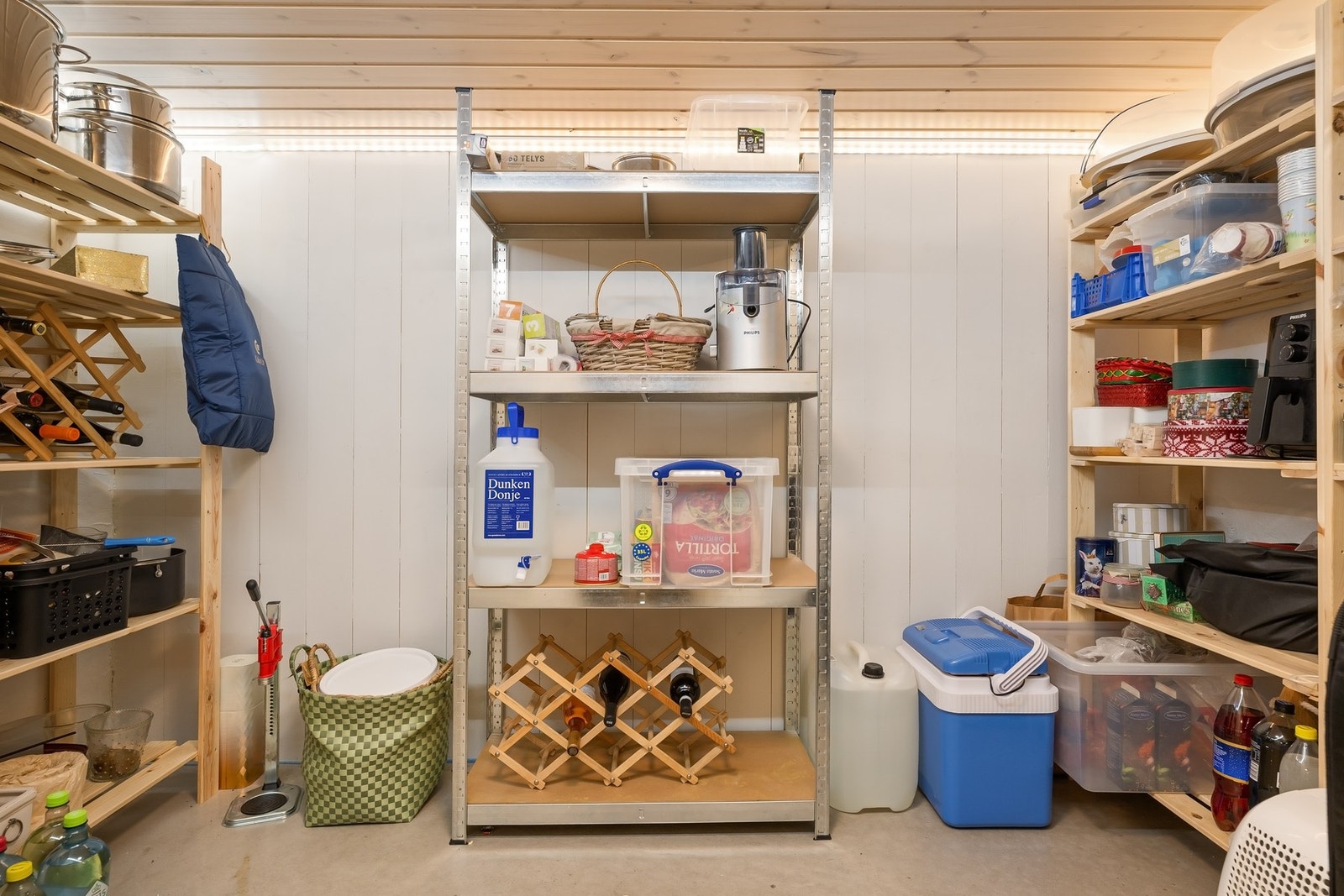 Det er også en praktisk bod for lagring og oppbevaring Galleribilde