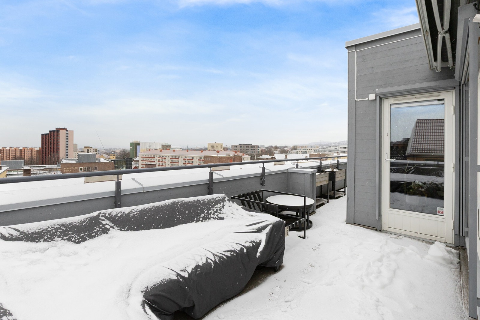 Private takterrasse på hele ca. 40 kvm - et sjeldent og svært attraktivt uteareal. Galleribilde