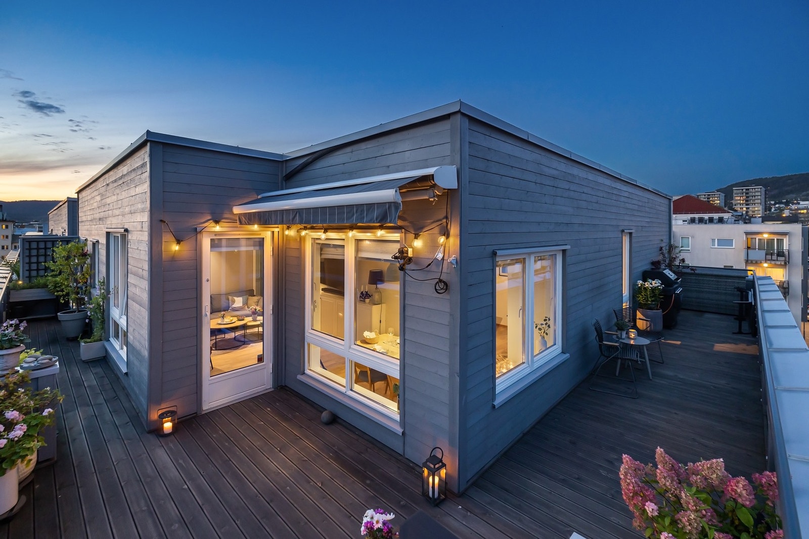 Dette er en uteplass som virkelig løfter bokvaliteten og gir følelsen av å bo i en egen oase over bylivet. Bilder fra tidligere salg. FOTO: Glenn Pettersen Galleribilde