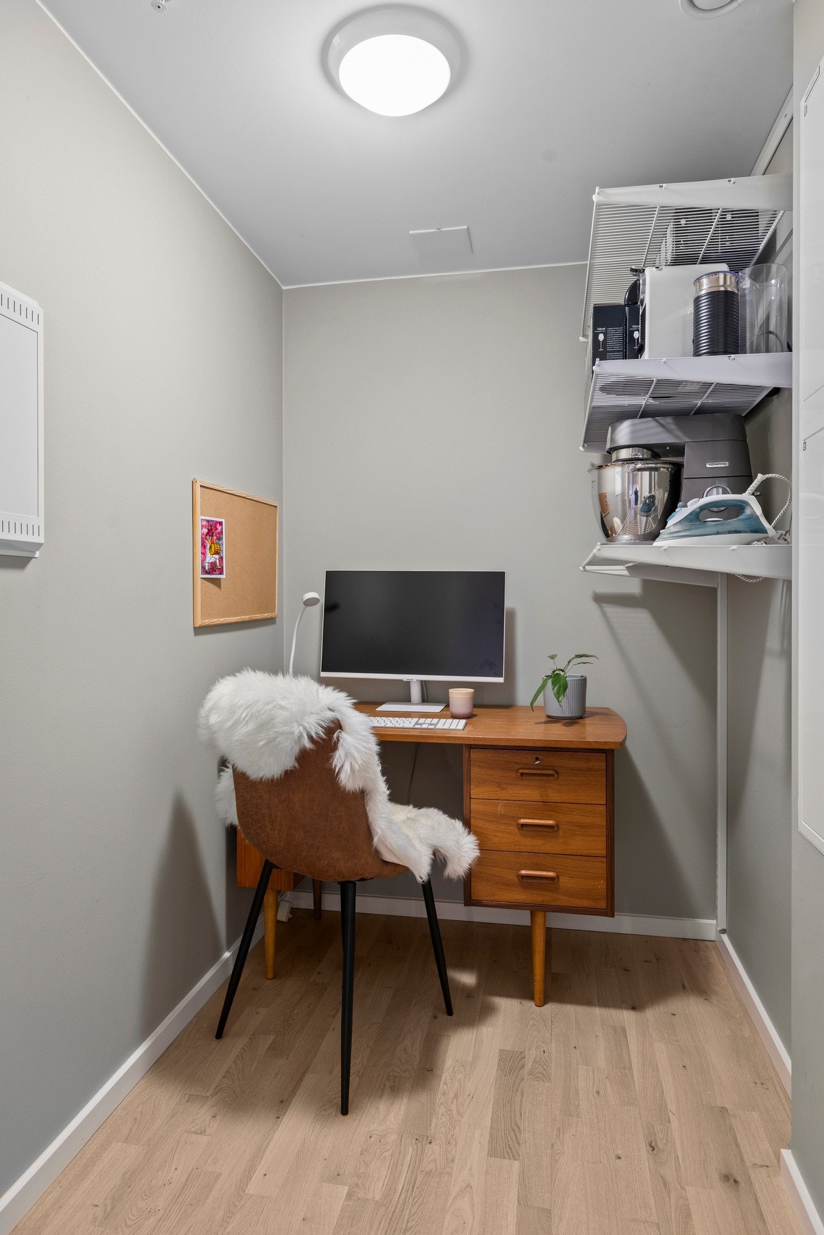 Leiligheten disponerer en praktisk innvendig bod, samt en kjellerbod på ca. 5,4 kvm Galleribilde