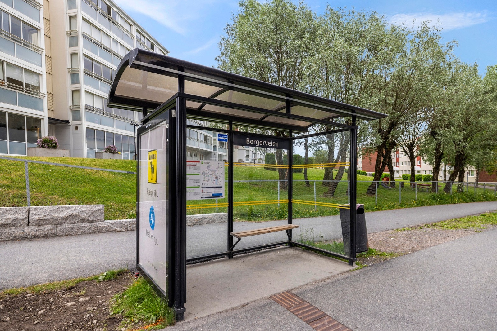 Nærmeste bussholdeplass er Bergerveien, som ligger rett utenfor døra Galleribilde