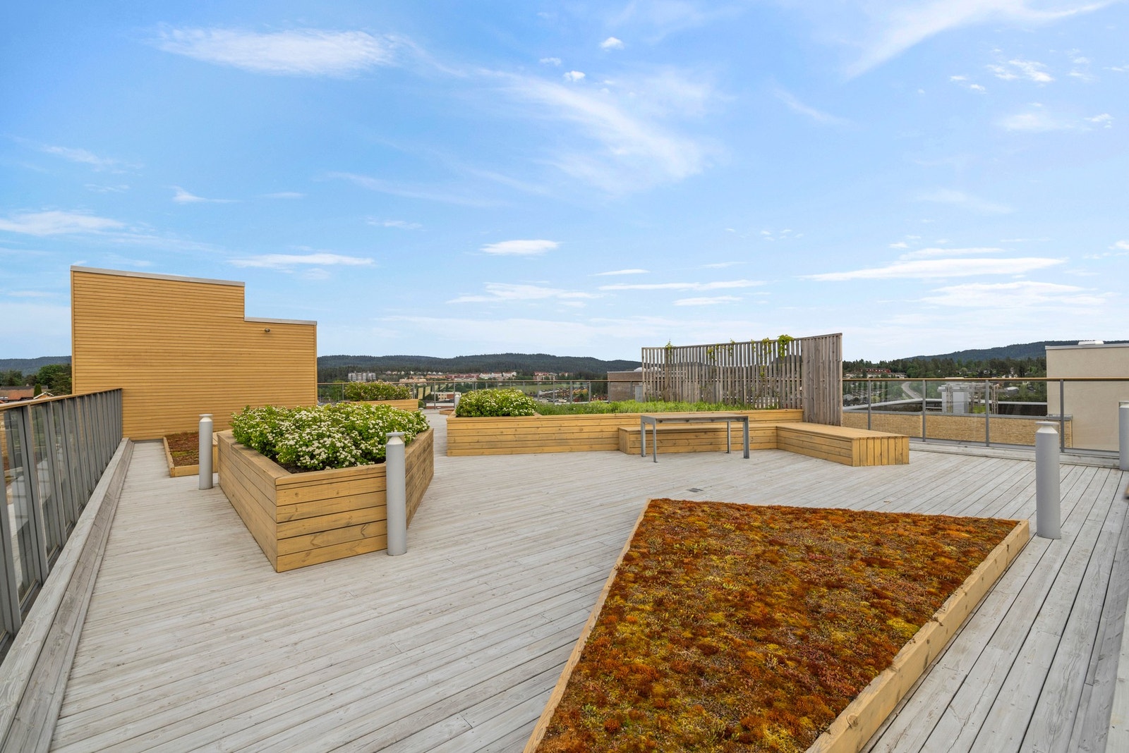 Sommerdagene kan også nytes på en flott, felles takterrasse Galleribilde
