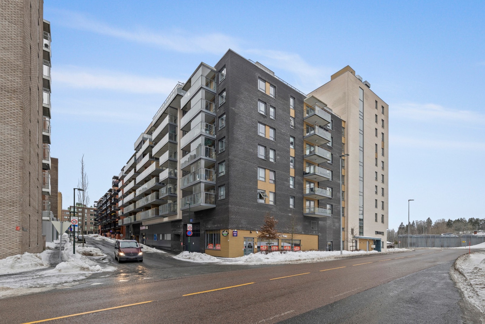 Beliggenheten er strålende, med gangavstand til alt man måtte trenge i hverdagen Galleribilde