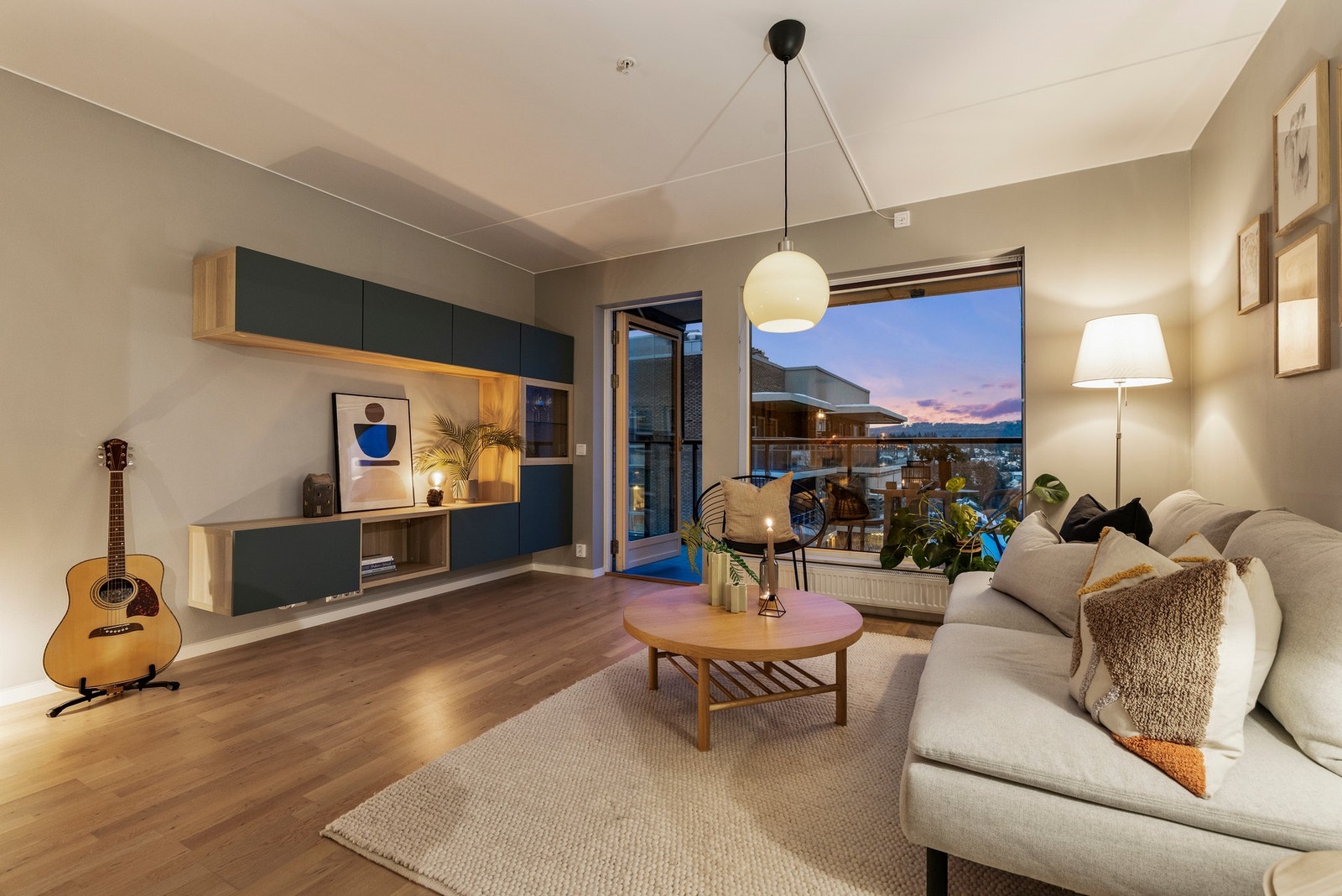 Velkommen til Bjarne Haugens gate 3 - en moderne 3-roms fra 2019 med sentral beliggenhet på Lørenskog! Galleribilde