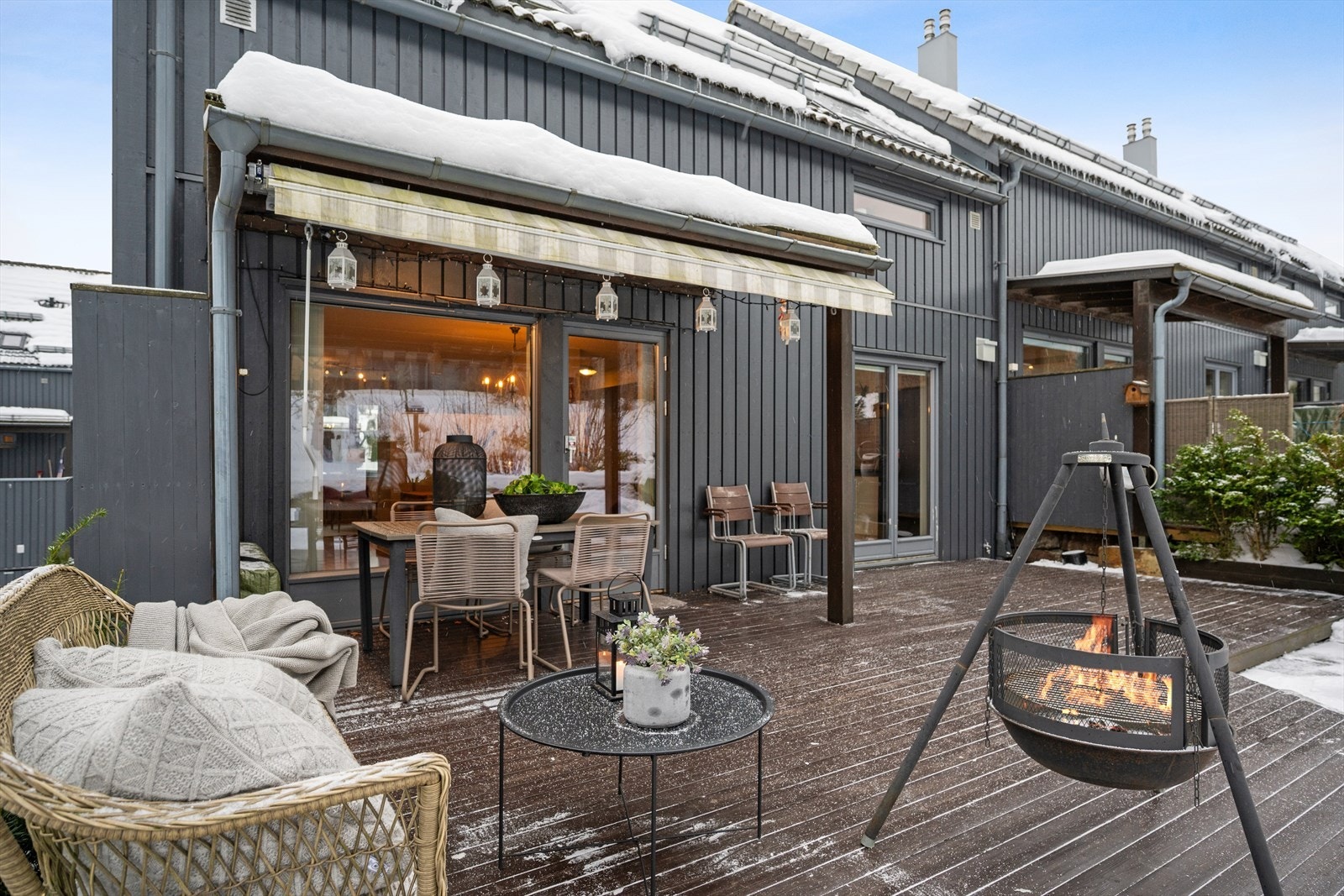 Terrassen gir gode solforhold, fin romfølelse og rikelig med plass. Galleribilde