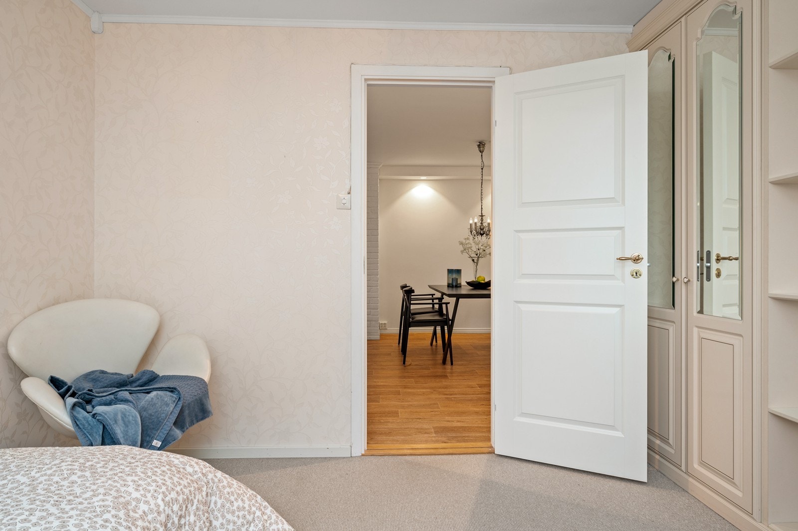 Soverom 2 har også integrert garderobeskap med god lagringsplass. Galleribilde