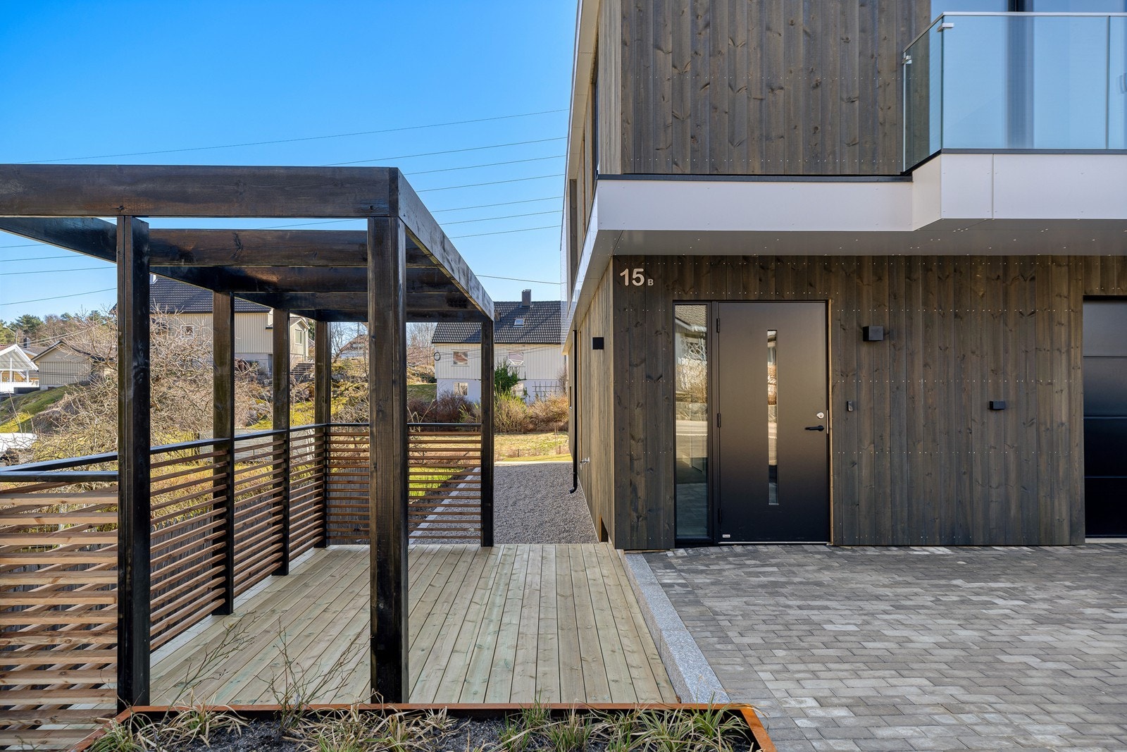 Egen uteplass ved hovedinngangen - her får man inn de siste solstrålene! Galleribilde