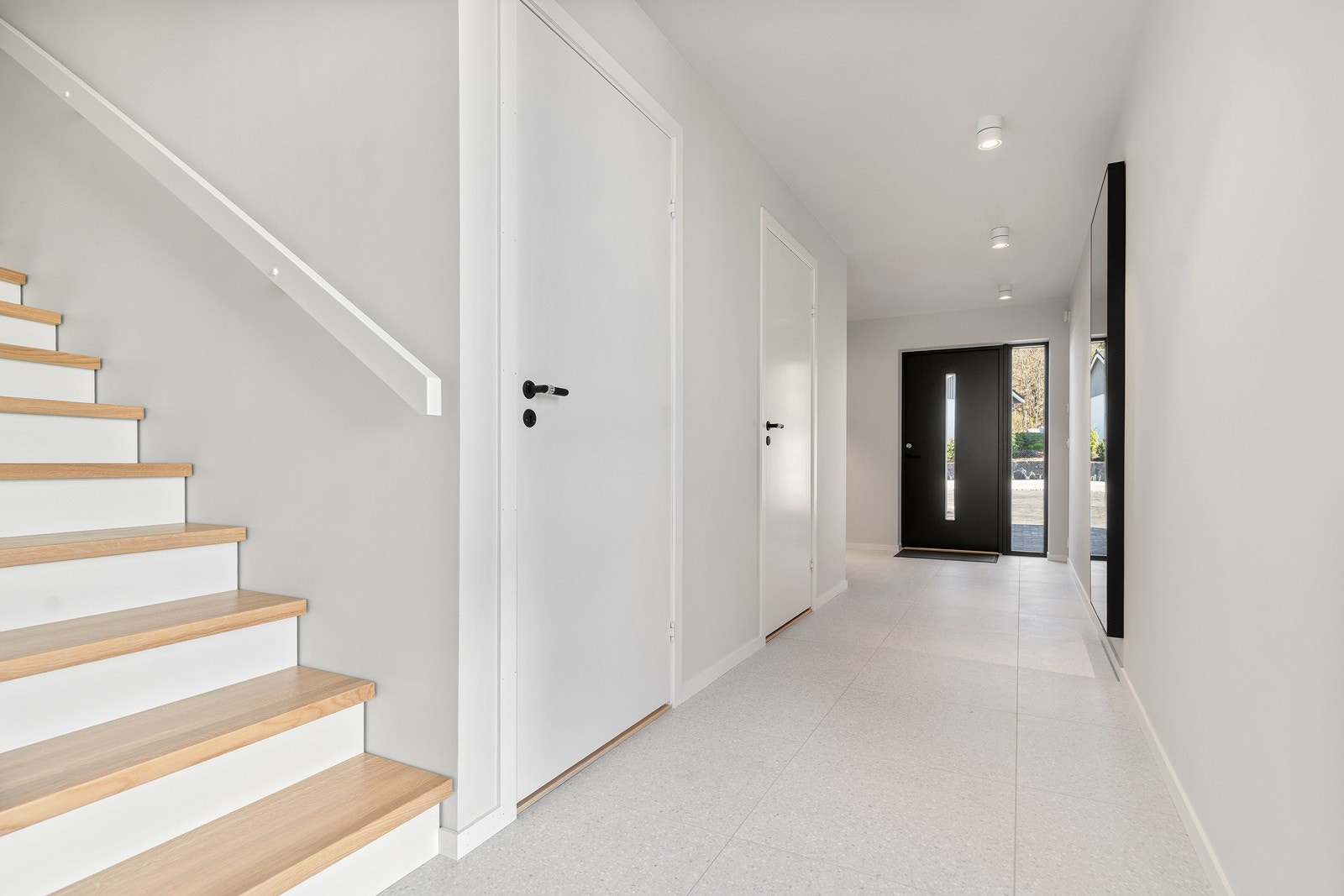 Trapp opp til boligens 2. etasje Galleribilde