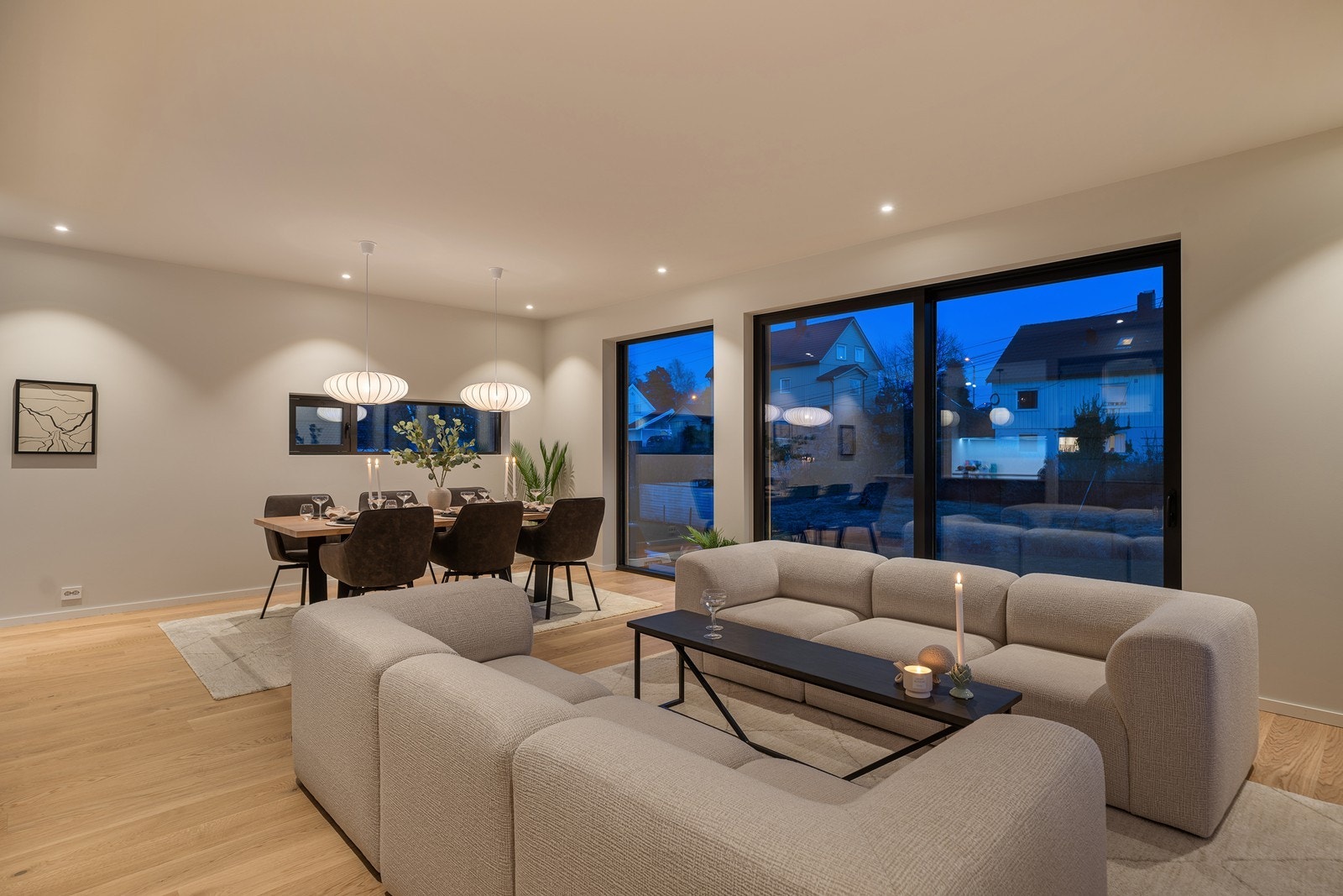 God plass til både spisebord og salong Galleribilde