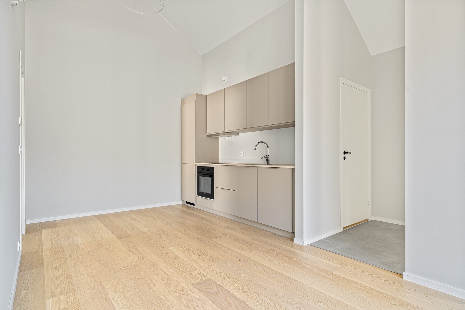 Stue/ kjøkken i praktikantdelen Galleribilde