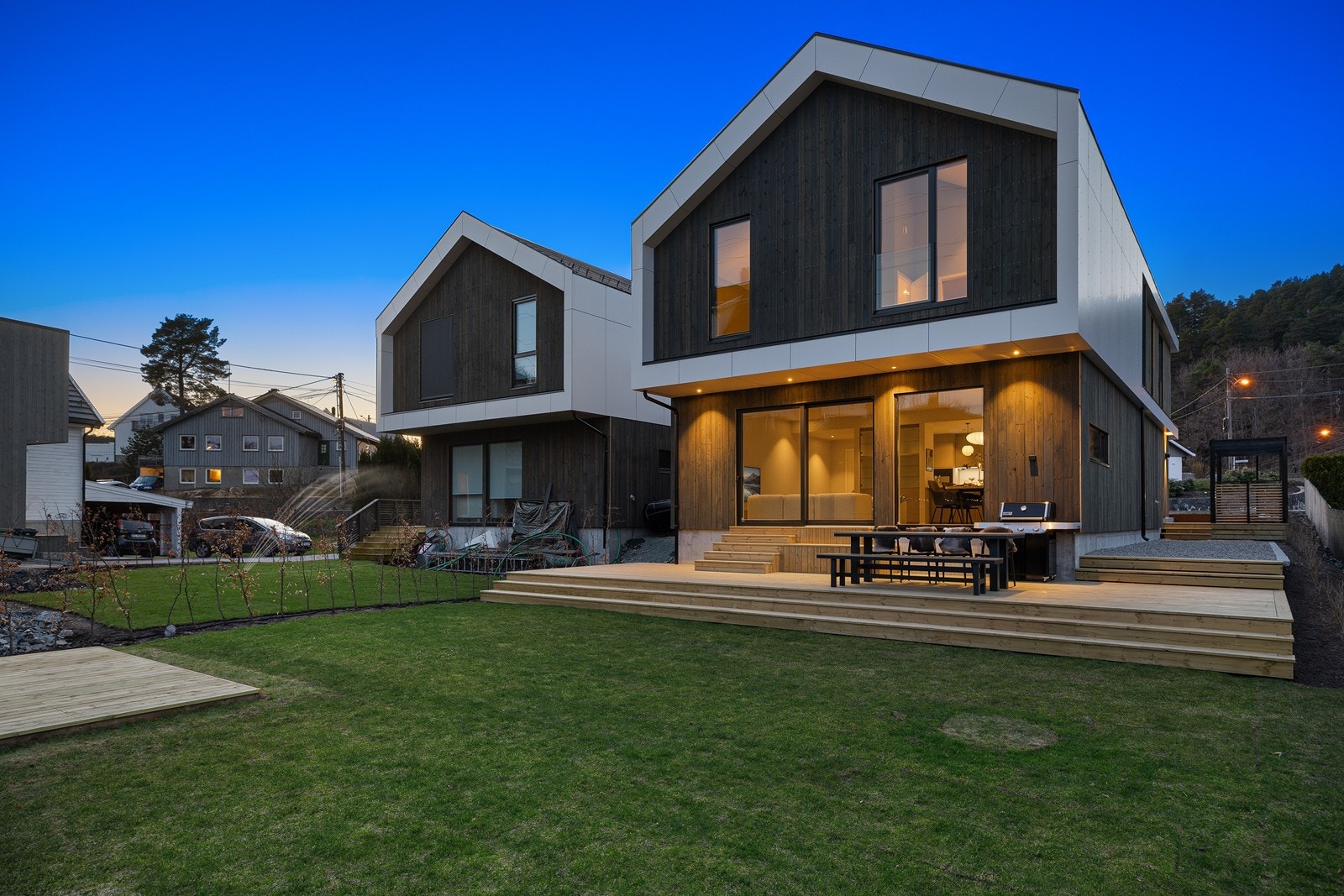 Meget stemingsfullt når mørket faller på - flott utvendig belysning! Galleribilde