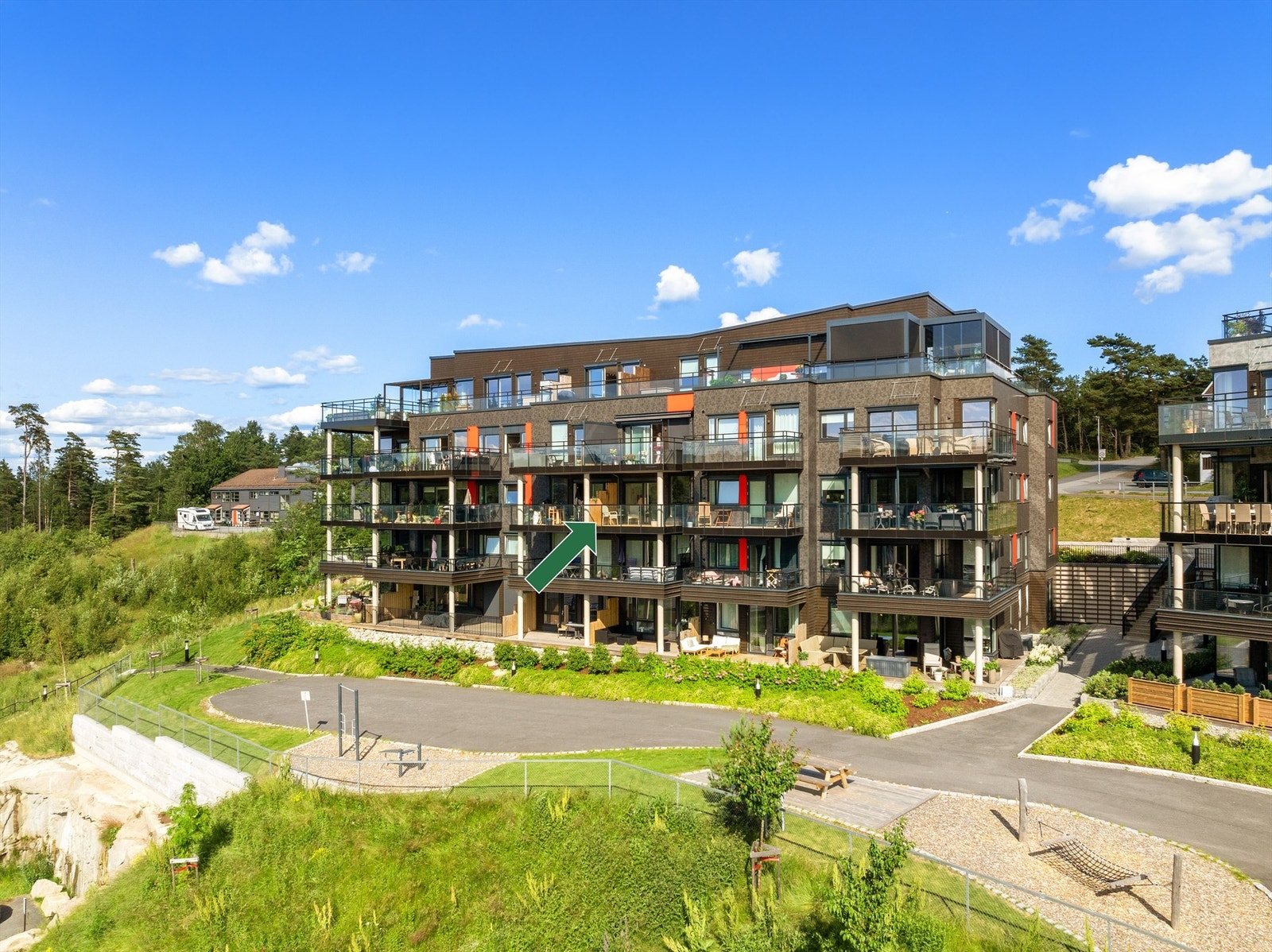 Seksjon 84 i Rådalslia Boligsameie presenteres av Jonathan Dahl i Krogsveen. Galleribilde