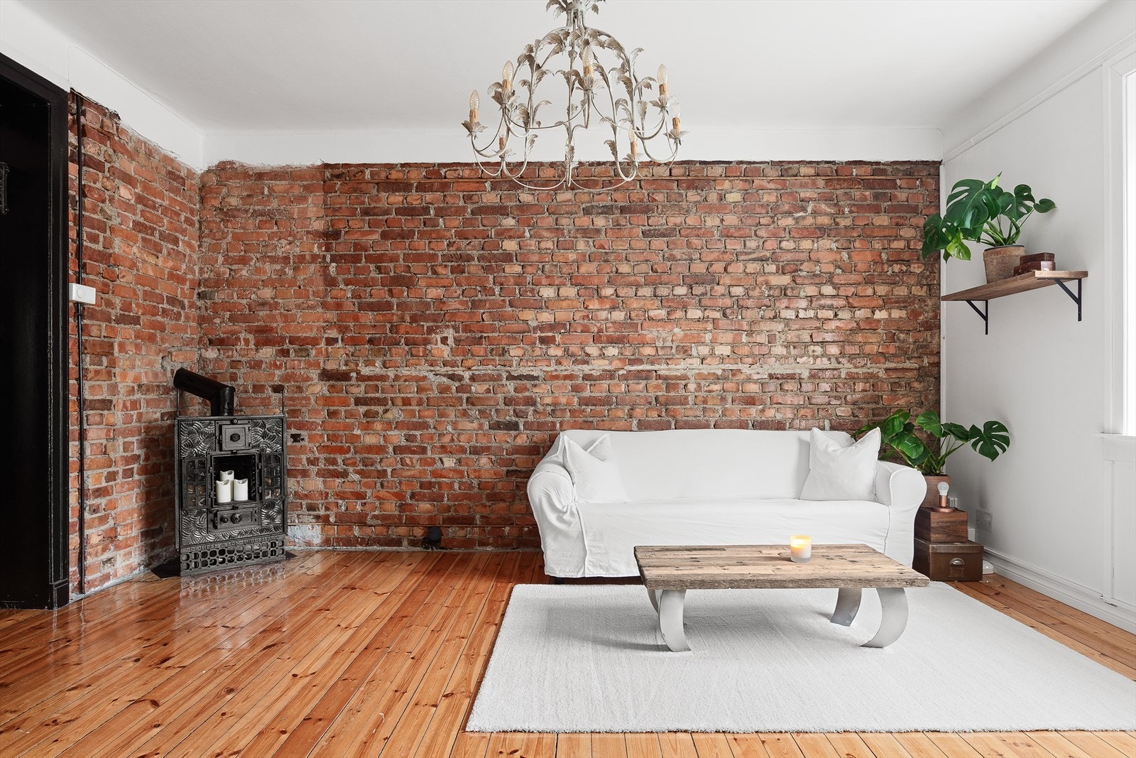 En sjarmerende 4-roms hjørneleilighet beliggende i 2. etasje, på Fagerborg og i det populære sameiet Jessenløkken. Galleribilde