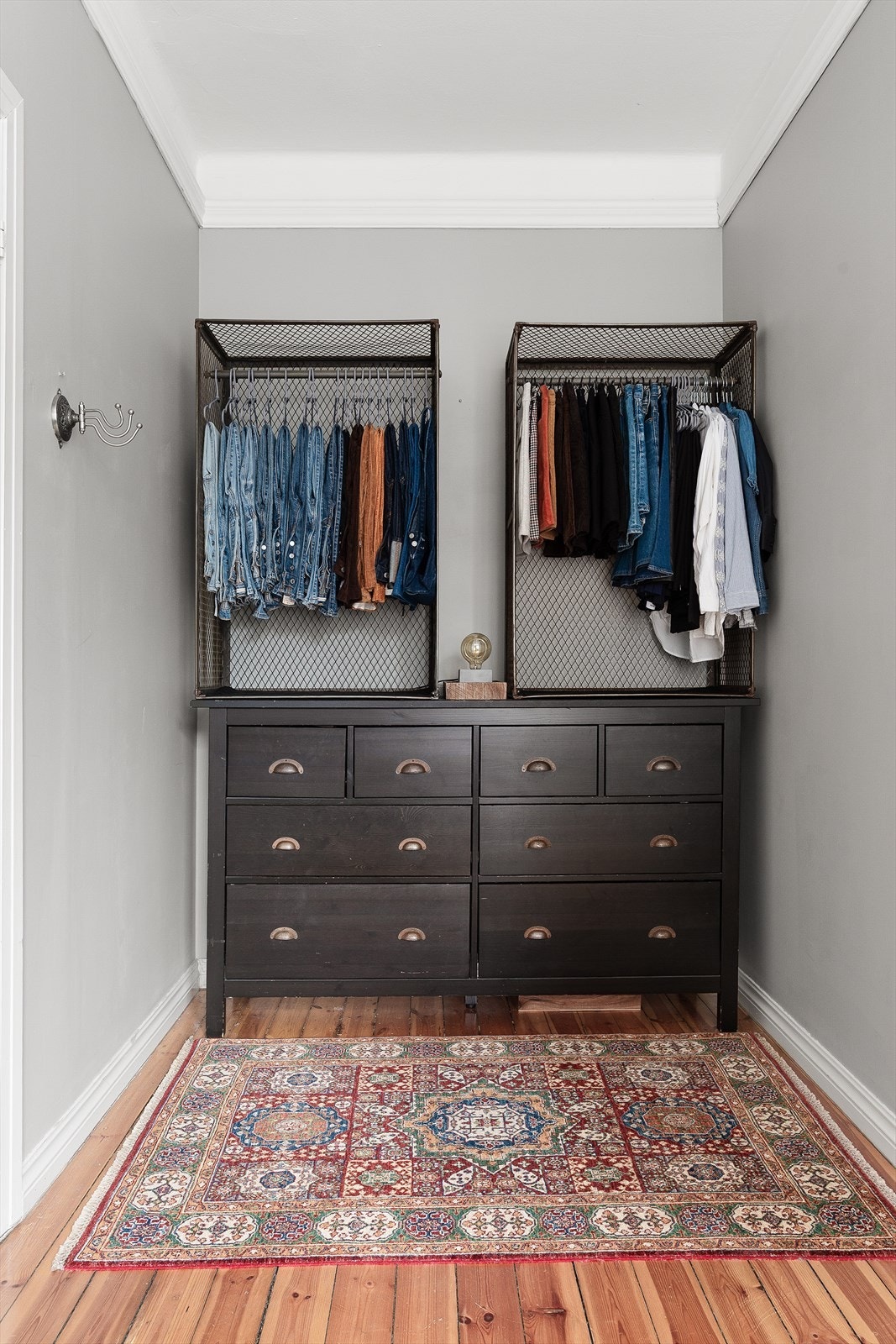 Gode muligheter for garderobeløsning også her. Galleribilde