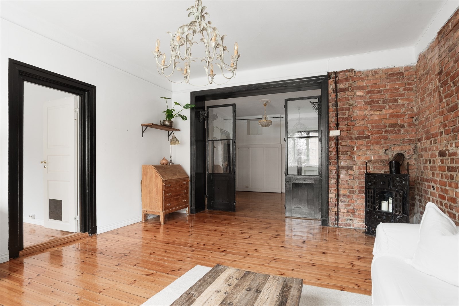 Det er adkomst til hovedsoverommet fra stuen. Galleribilde