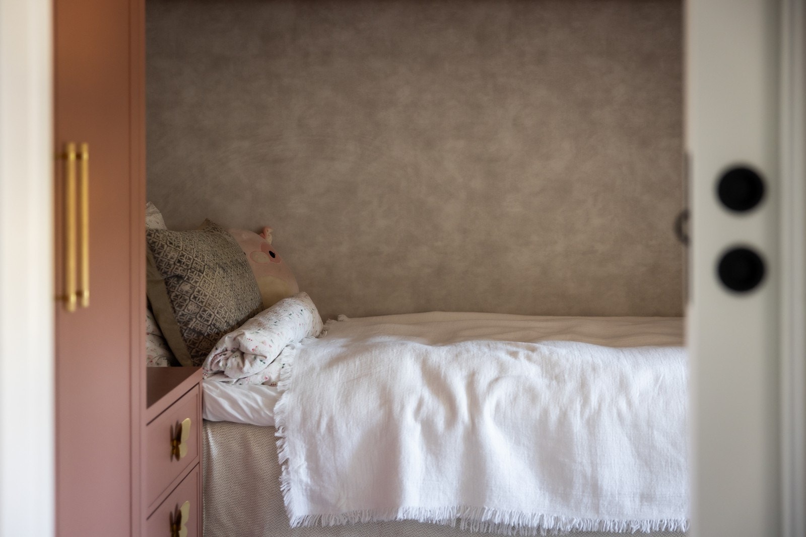 Polstret og myk sengegavl. Galleribilde