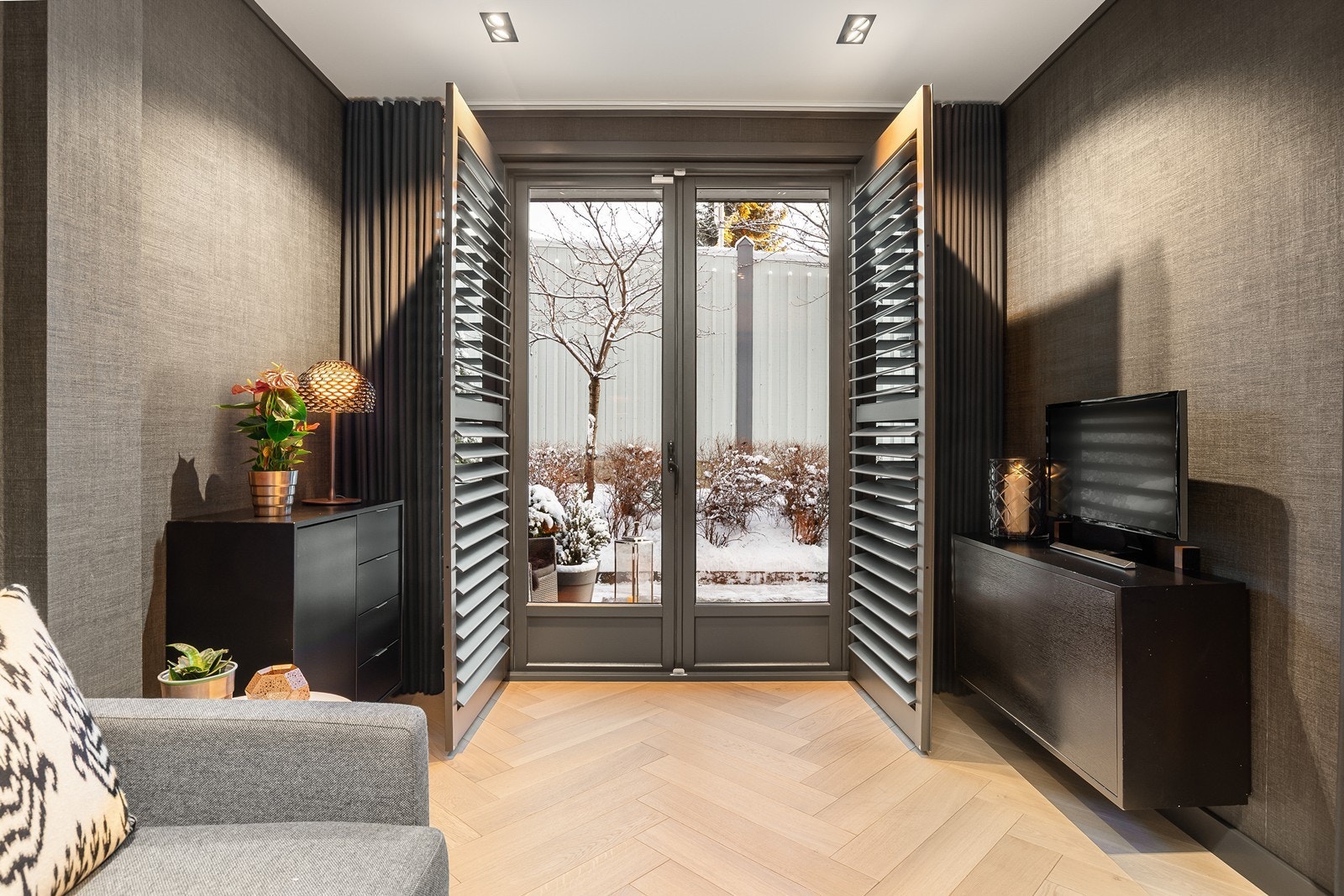 Gjesterommet har adkomst til terrasseplatting Galleribilde