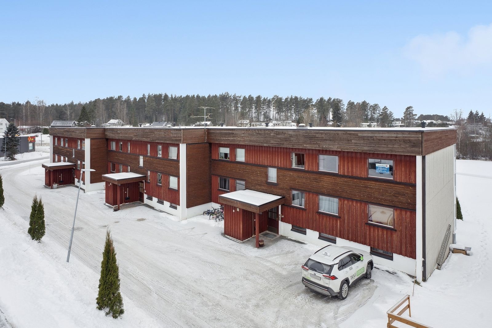 Leiligheten ligger i et etablert og rolig boligområde i Brumunddal. Galleribilde