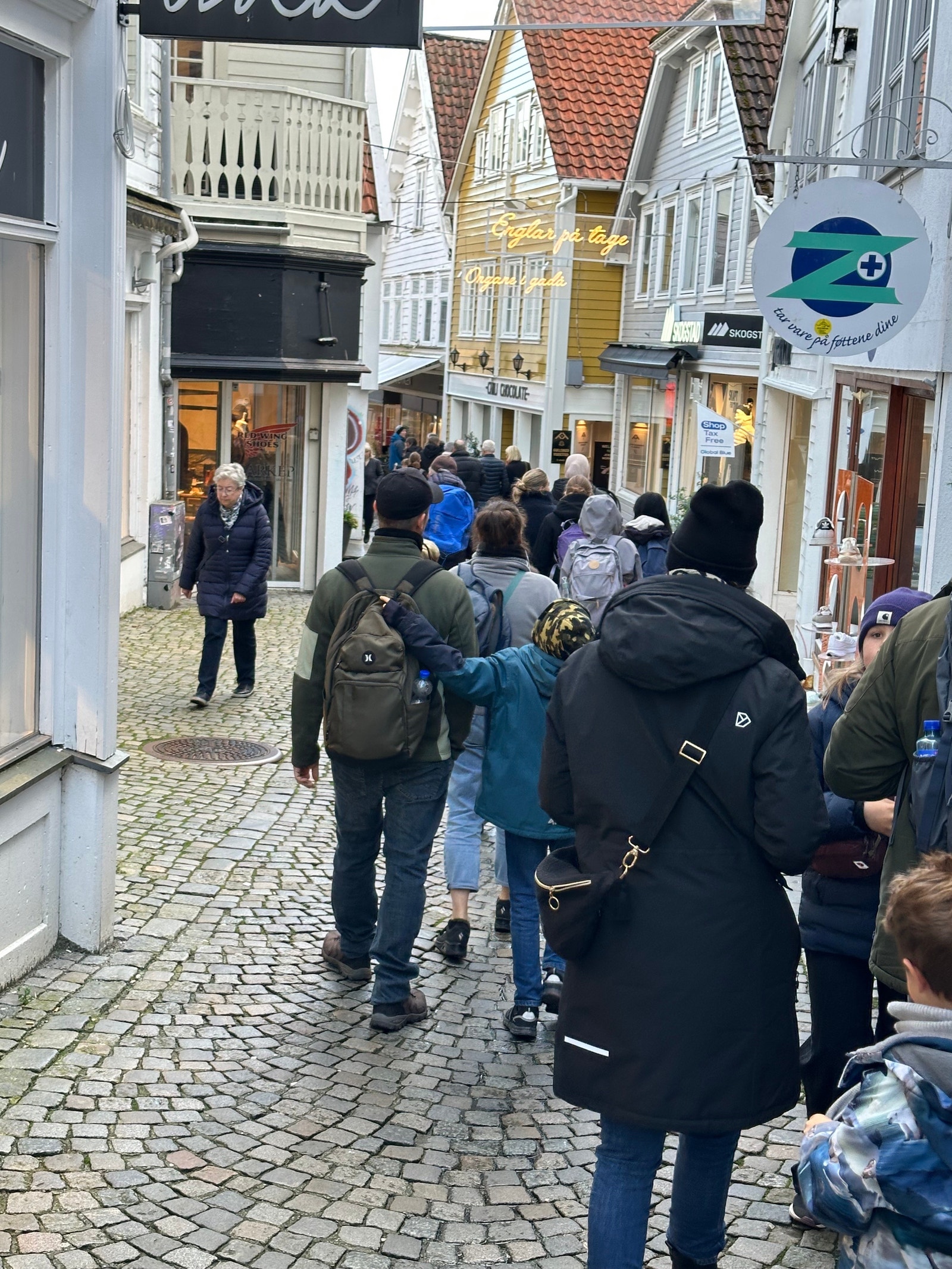 Kunder klare for din butikk i Søregata. Galleribilde