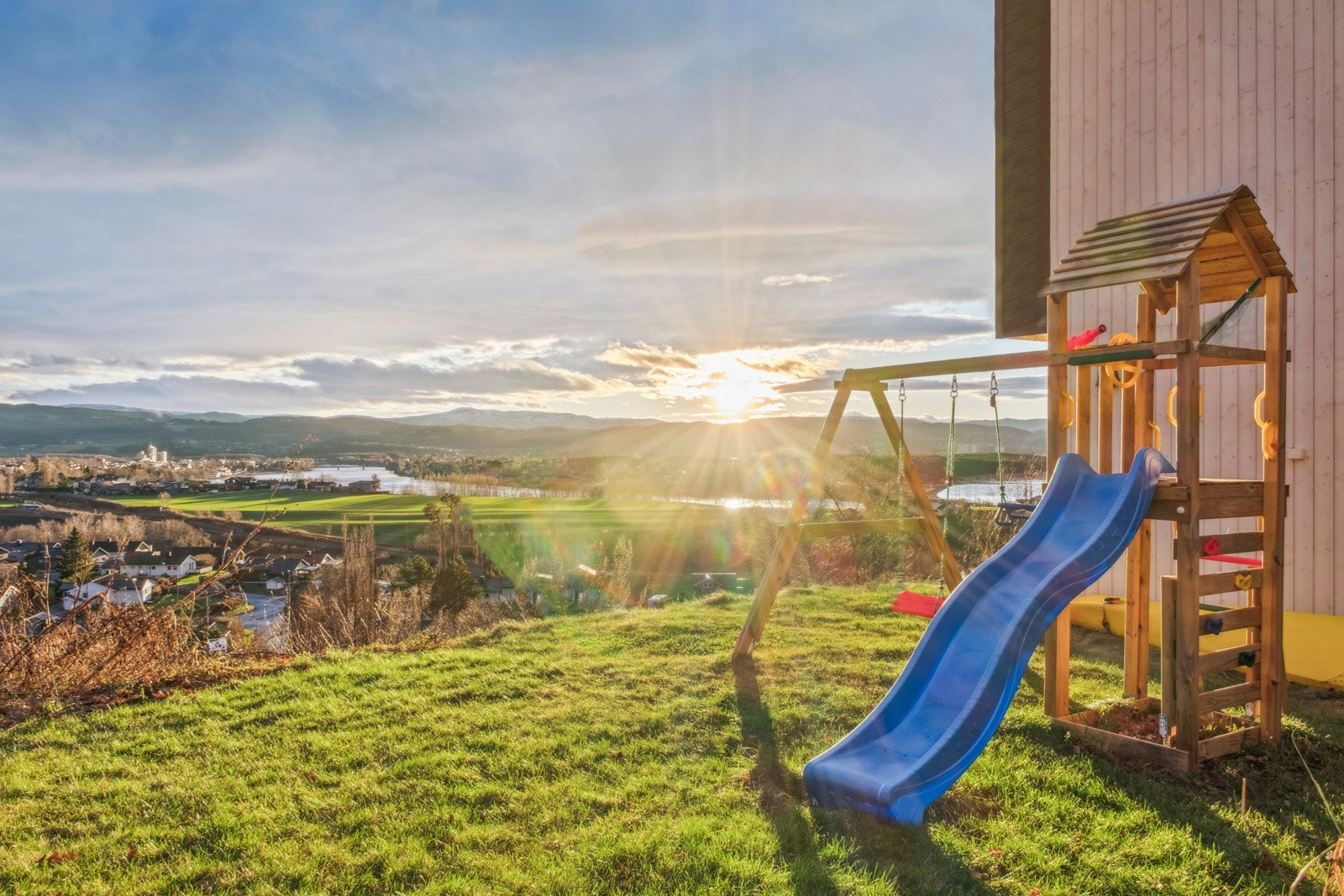 Barnvennlig med kort vei til skole og barnehage Galleribilde