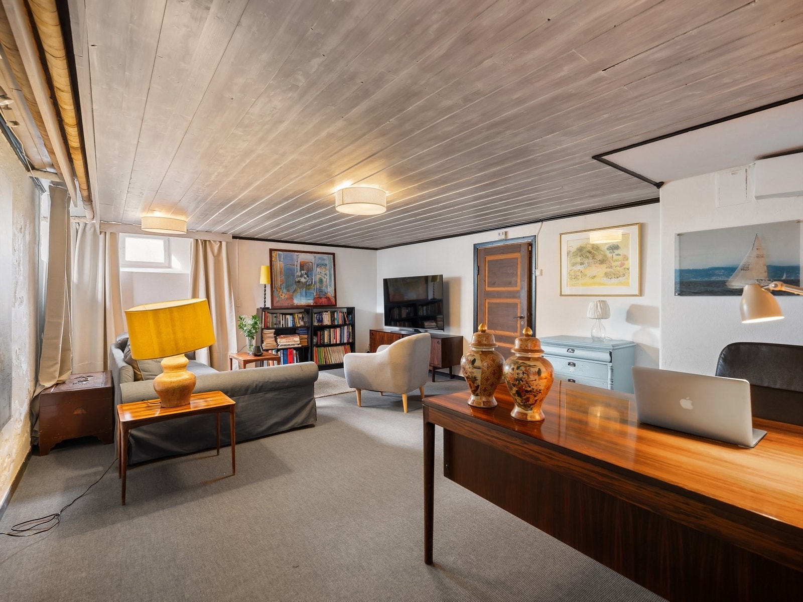 Romslig kjellerstue. Kjellerstuen er ikke bruksendret og er ikke godkjent som oppholdsrom (opprinnelig byggemeldt som "disp" rom) Galleribilde