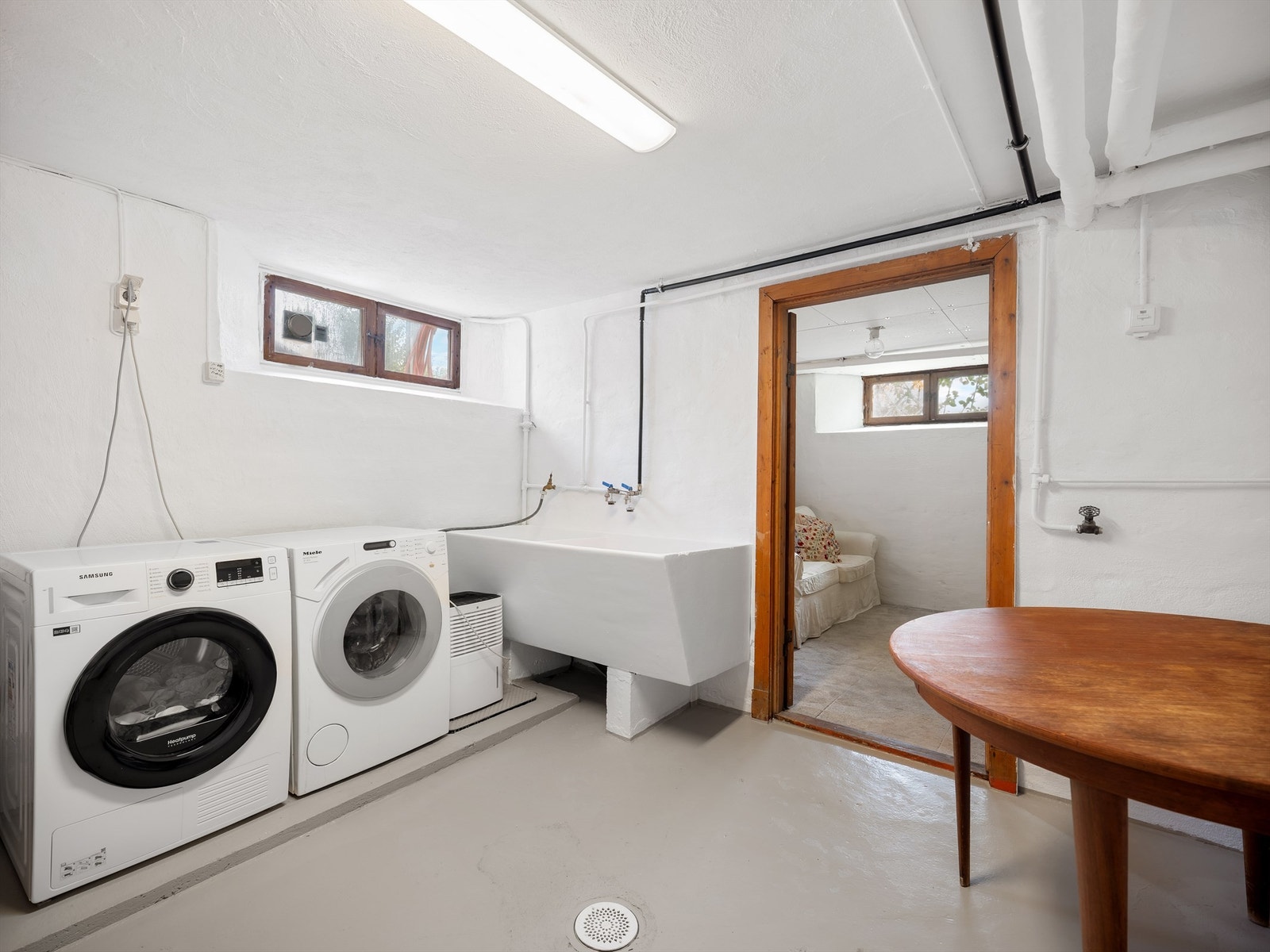 Vaskerom Galleribilde