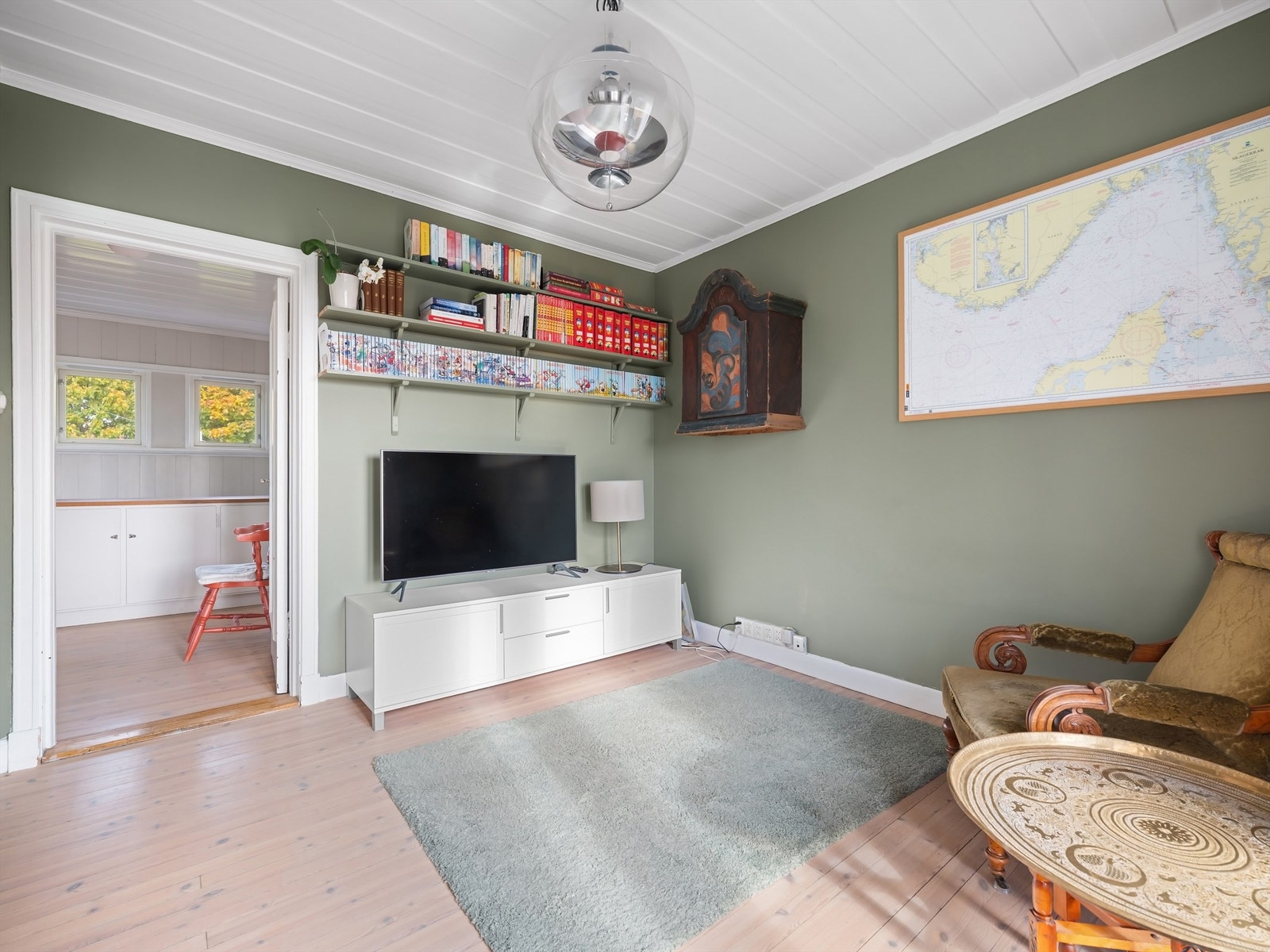 Rommet har gode bruksmuligheter enten du trenger TV-stue, ungdomsavdeling, lekerom eller annet passende Galleribilde