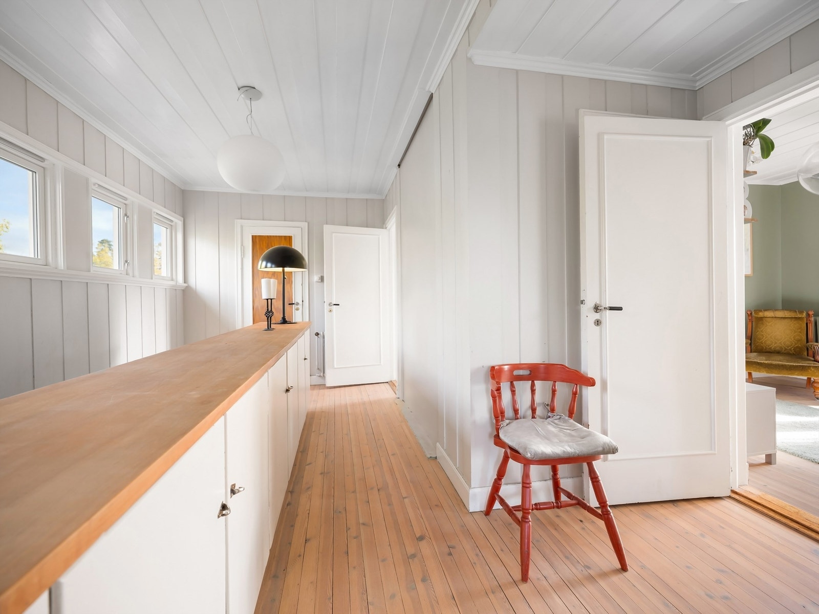 I 2. etasje er det fire soverom, TV-stue, baderom og separat toalettrom Galleribilde