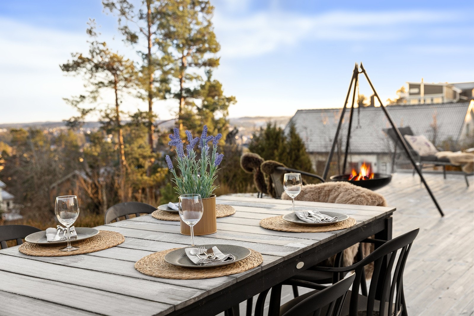 Boligen har store terrasseområdet på hele 147 kvm Galleribilde