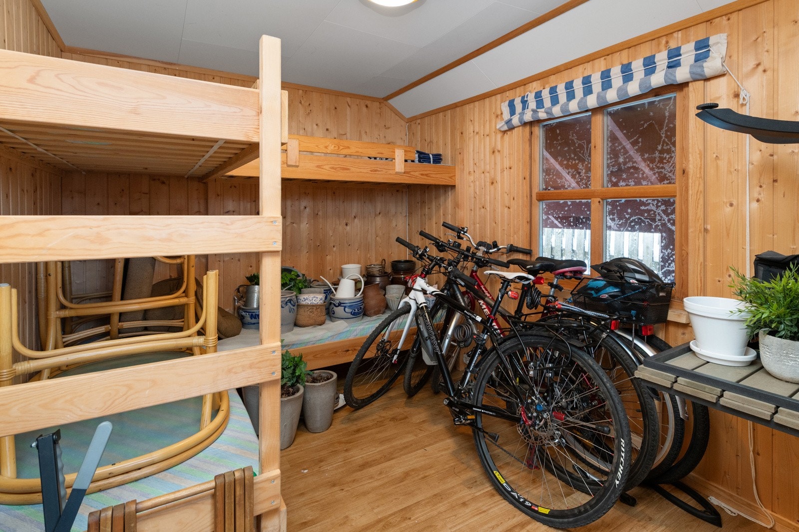 Innredet rom i utebod Galleribilde