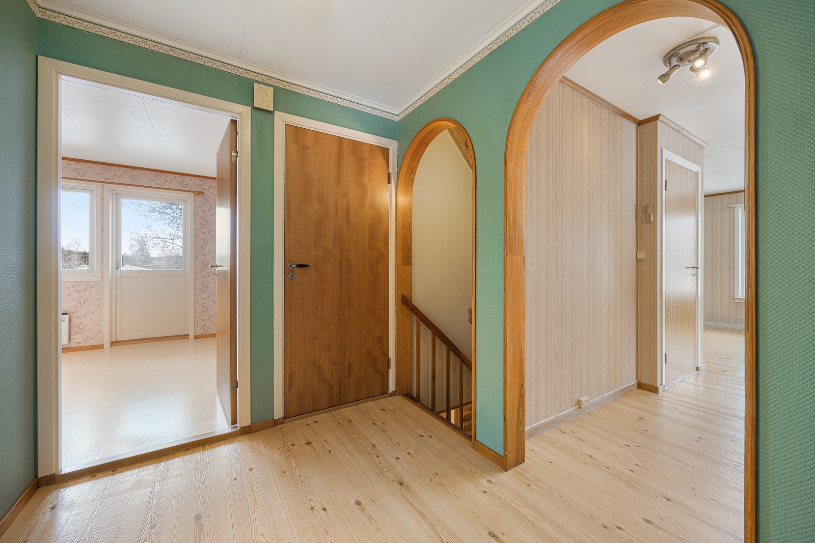 Fra vindfanget er det videre adkomst til en gang. Galleribilde