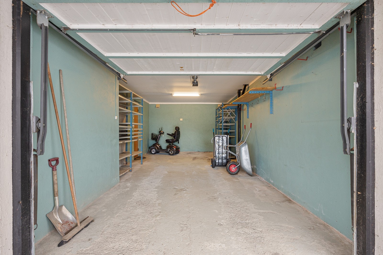 Garasjen. Galleribilde