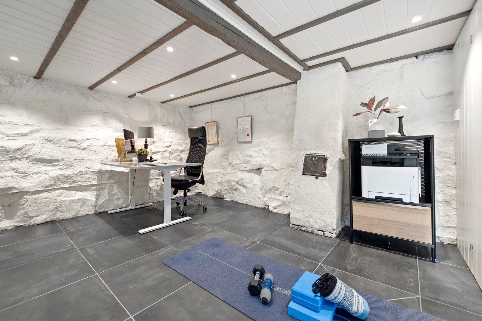 Kjellerrom/kontor. Utvendig adkomst. Galleribilde