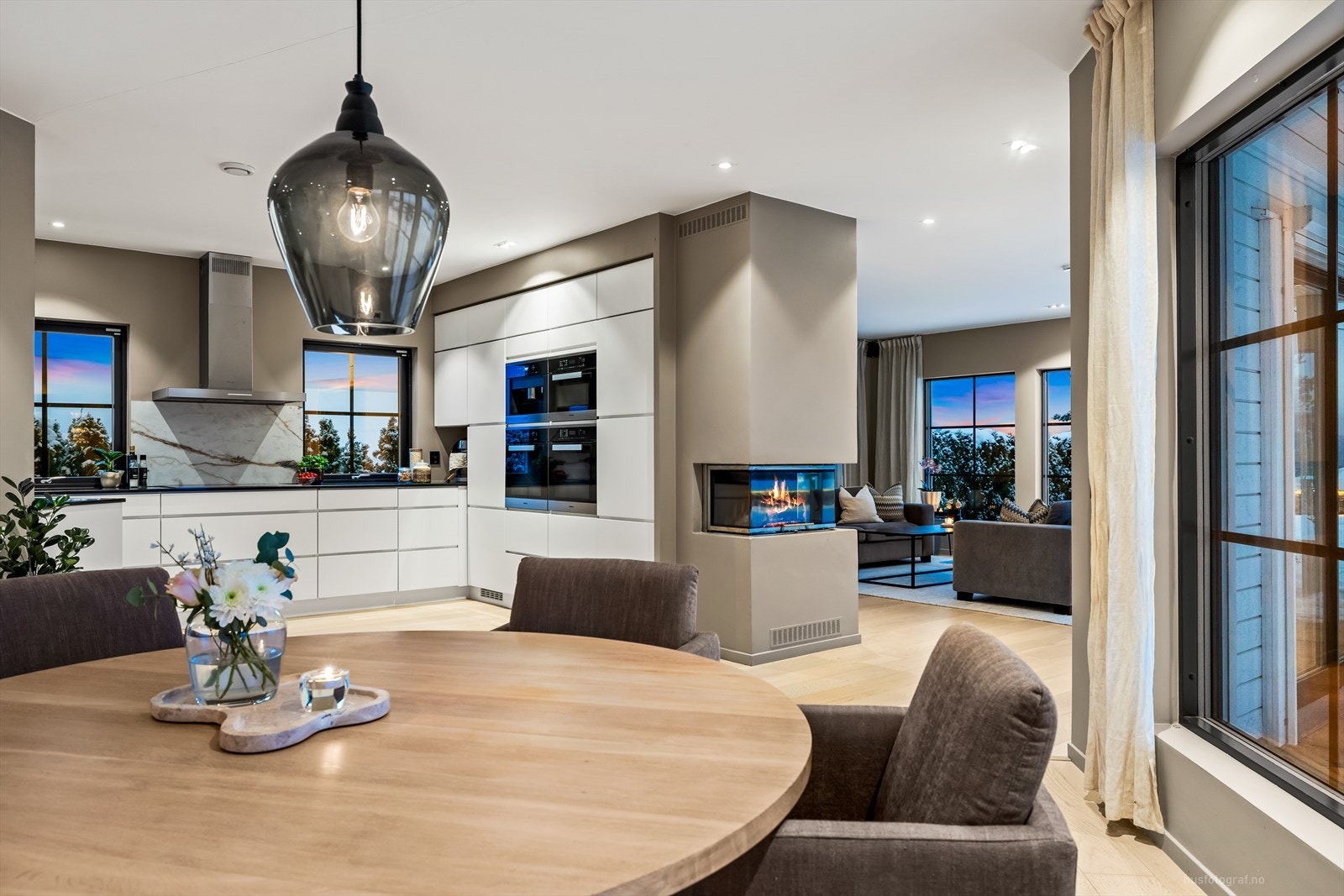 Boligen har en stor teknisk verdi og med høy kvalitet, gode materialvalg og gjennomført design fra ende til annen. Galleribilde