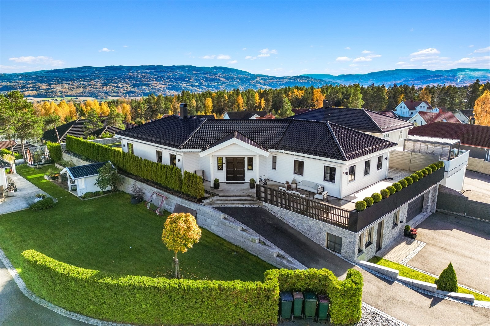 Innholdsrik og moderne familiebolig med hybel - Int. dobbelt garasje - Attraktiv beliggenhet på barnevennlige Ormåsen! Galleribilde