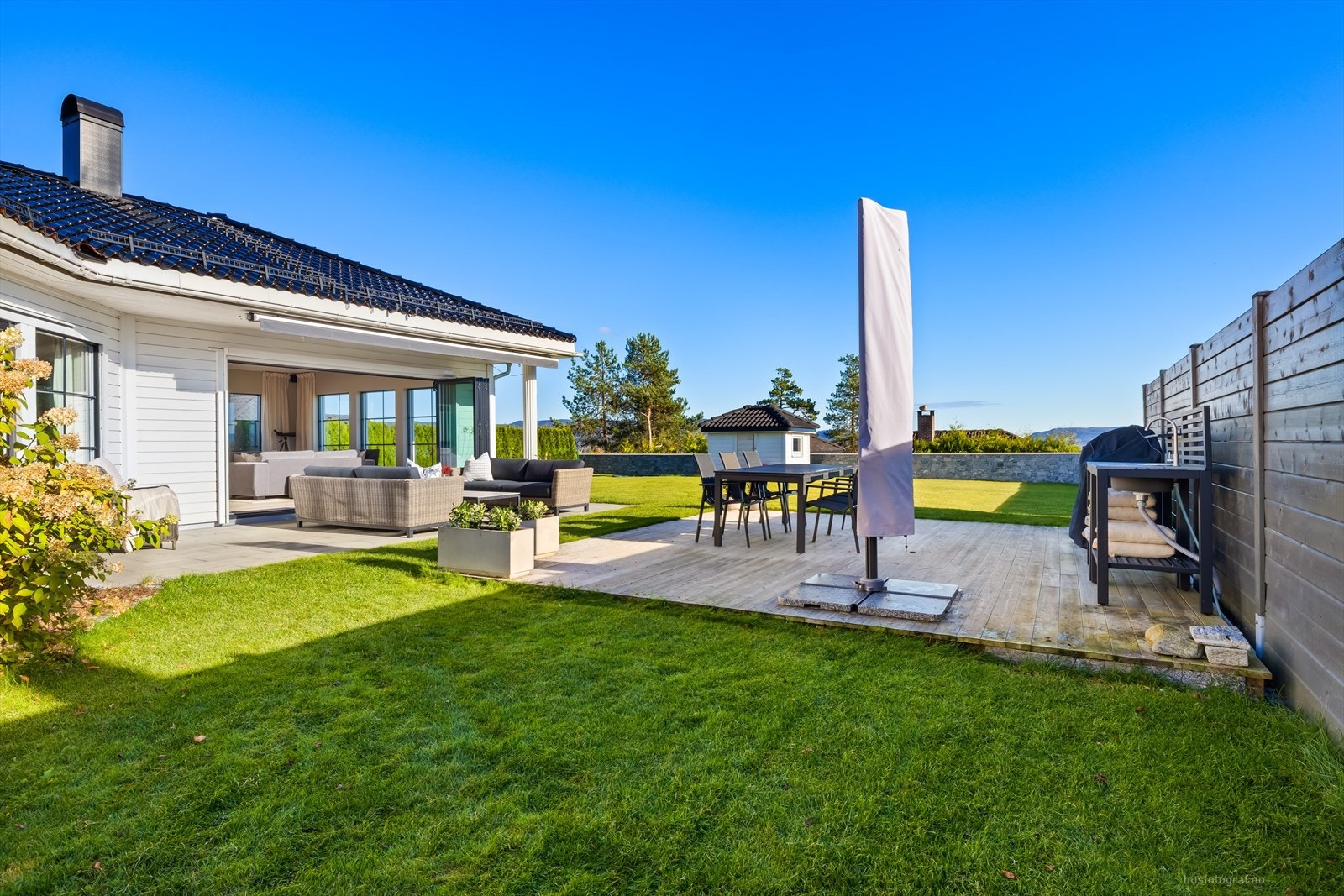 Lunt og skjermet, med gode solforhold og barnevennlige omgivelser. Galleribilde