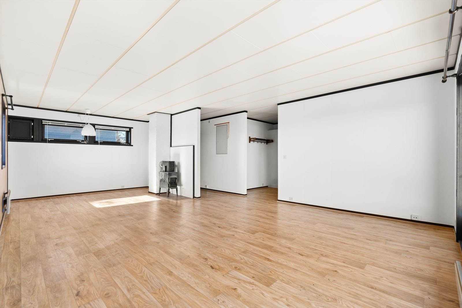 Vinduene er utført i 2- og 3-lags glass fra byggeår. Galleribilde