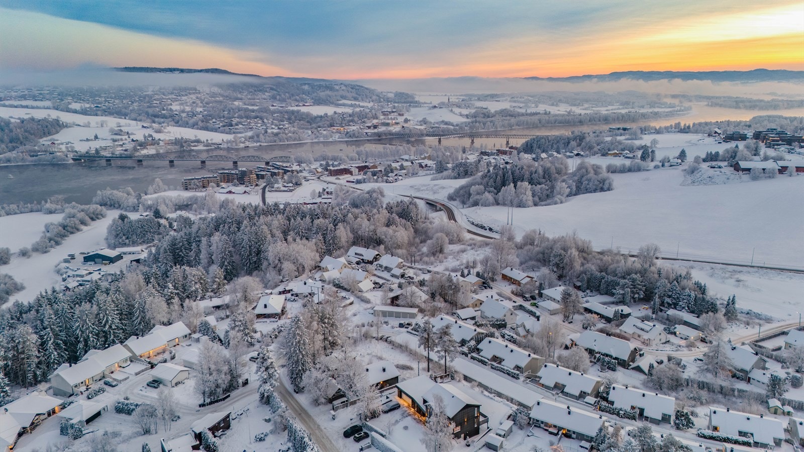 Området kan by på både turstier, skiterreng og badevann hvor man kan ta en forfriskende dukkert om sommeren. Fet har ellers friområder langs Glomma, skianlegg ved Hvalstjern og Fet Golfklubb med 9-hulls golfbane. Galleribilde